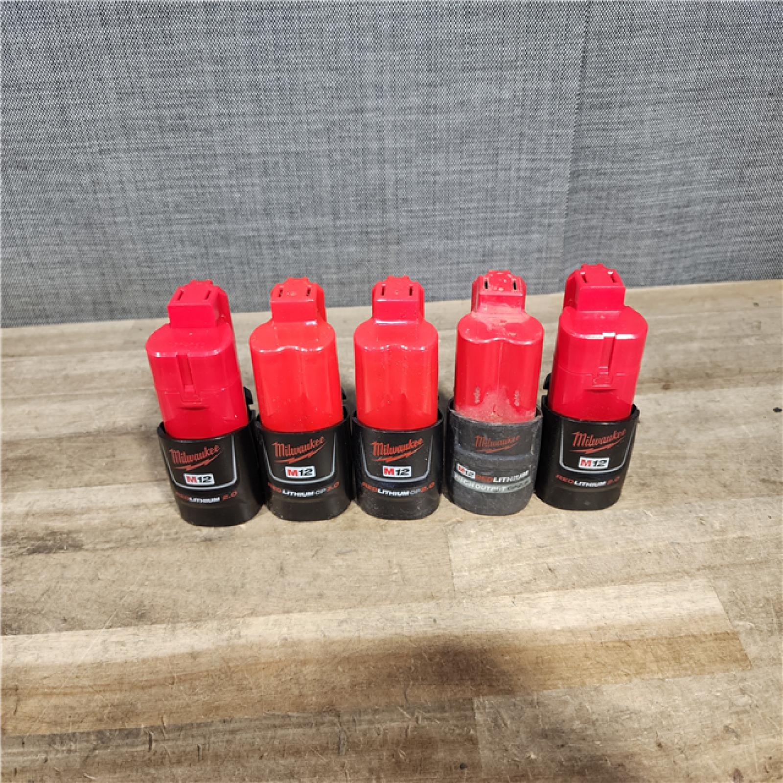 HOUSTON LOCATION - AS-IS MILWAUKEE BATTERY PACK QTY - 15