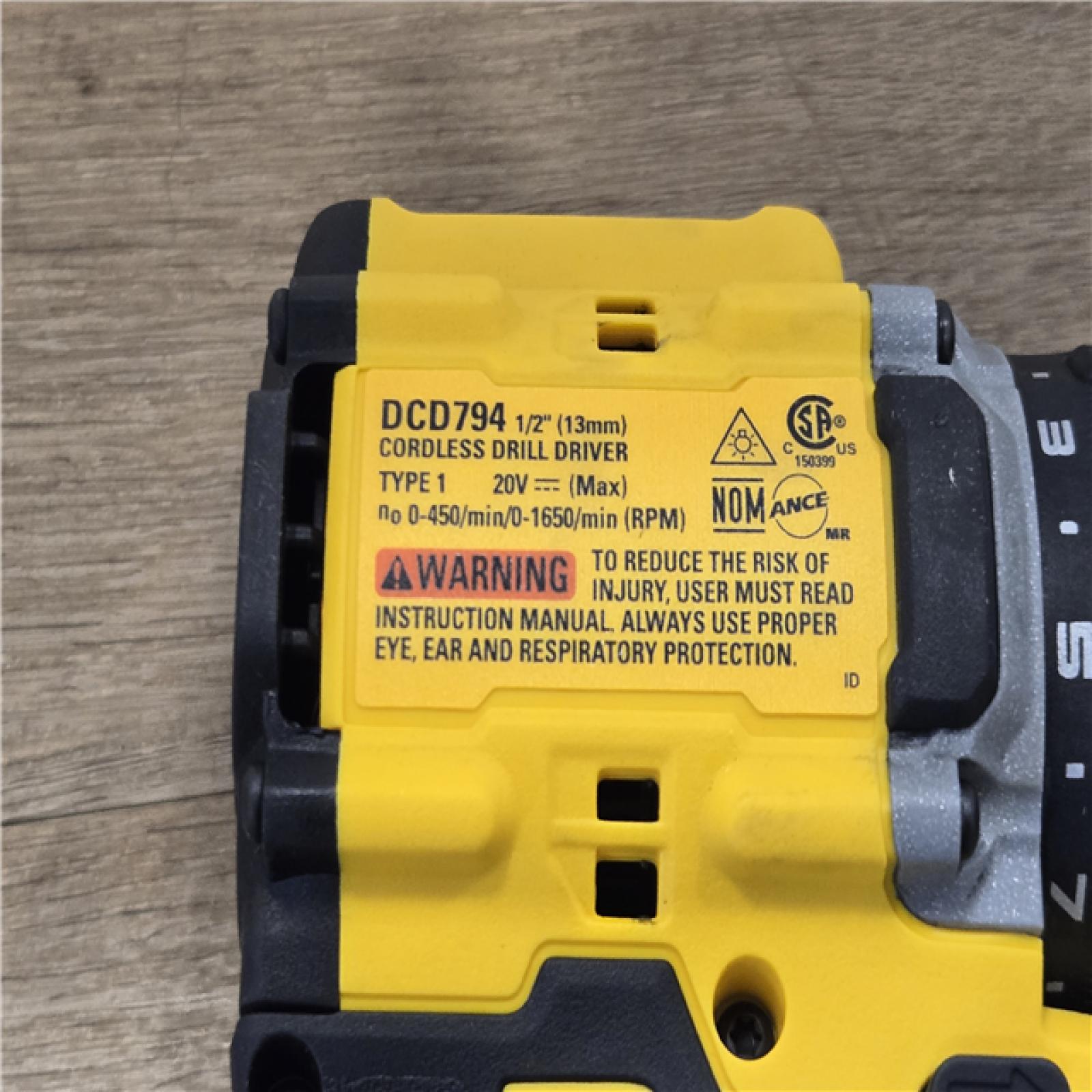 AS-IS DEWALT Atomic 20V Cordless Compact 1/2 in. Drill/Driver Kit