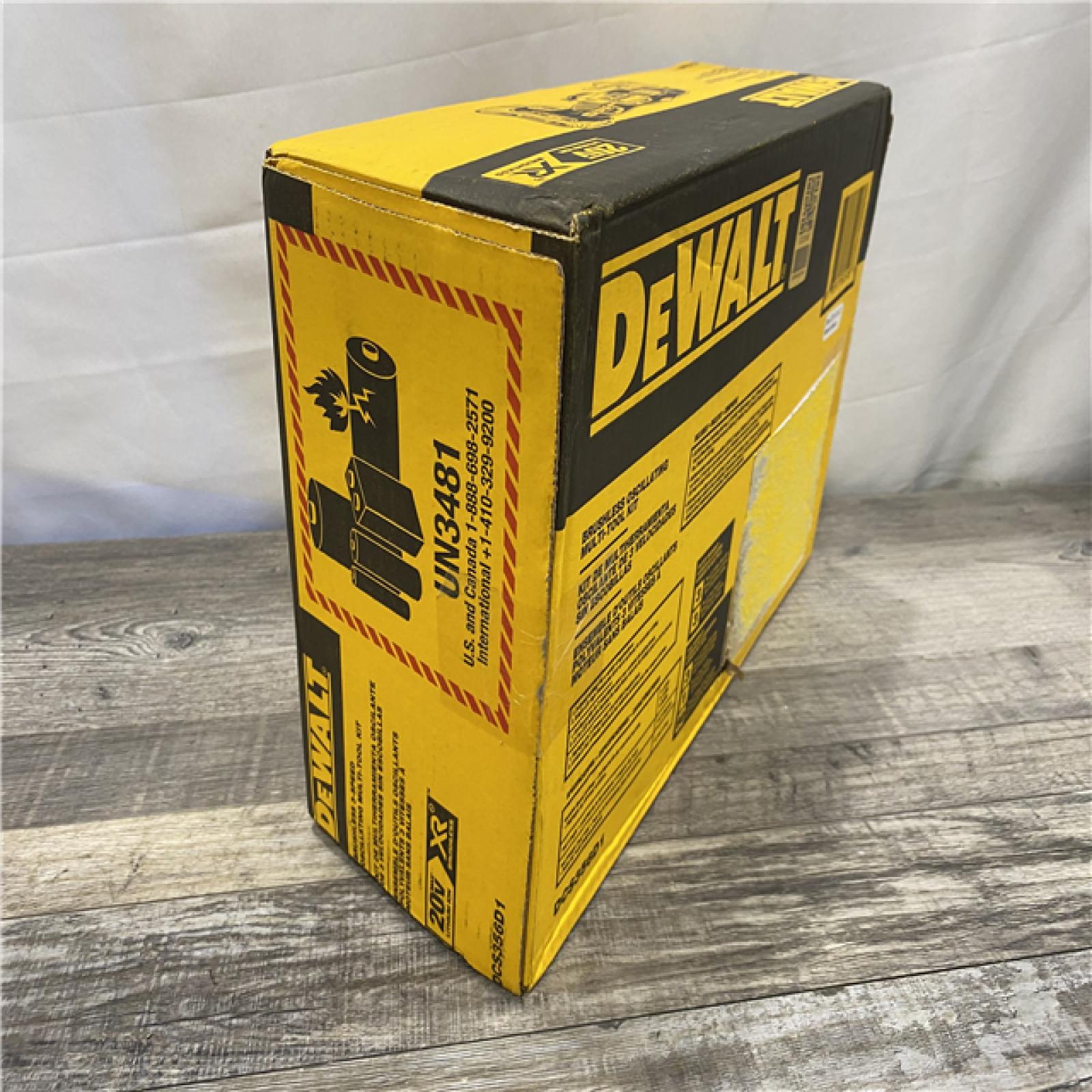 NEW - DEWALT 20V MAX XR Cordless Brushless 3-Speed Oscillating Multi Tool Kit