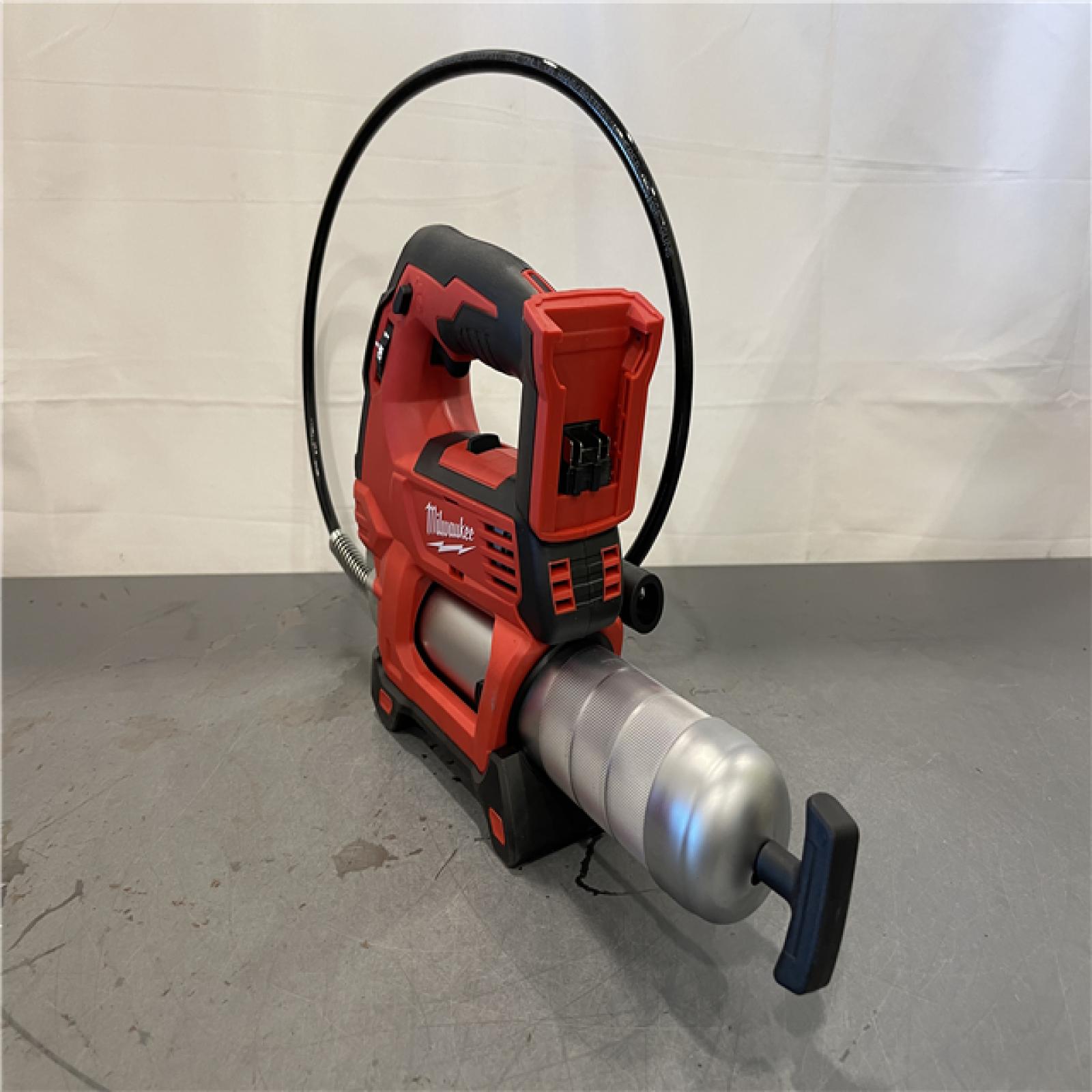 AS-IS - Milwaukee M18 18V Lithium-Ion Cordless Grease Gun 2-Speed Kit