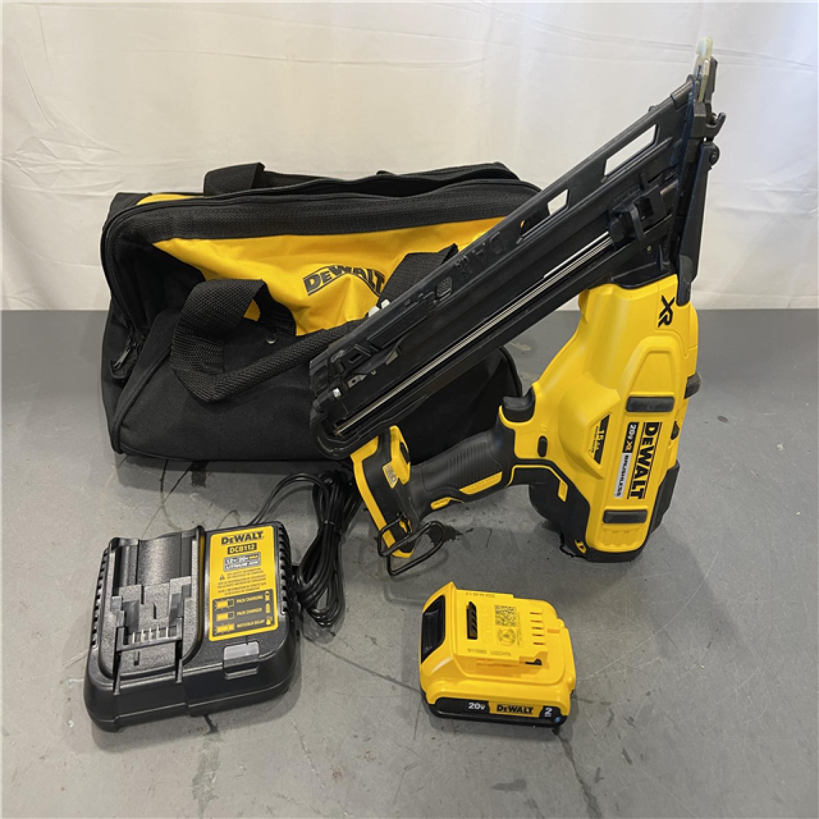 AS-IS - DeWalt 20V MAX XR Lithium-Ion Cordless 2-1/2 in. 15-Gauge Finish Nailer Kit