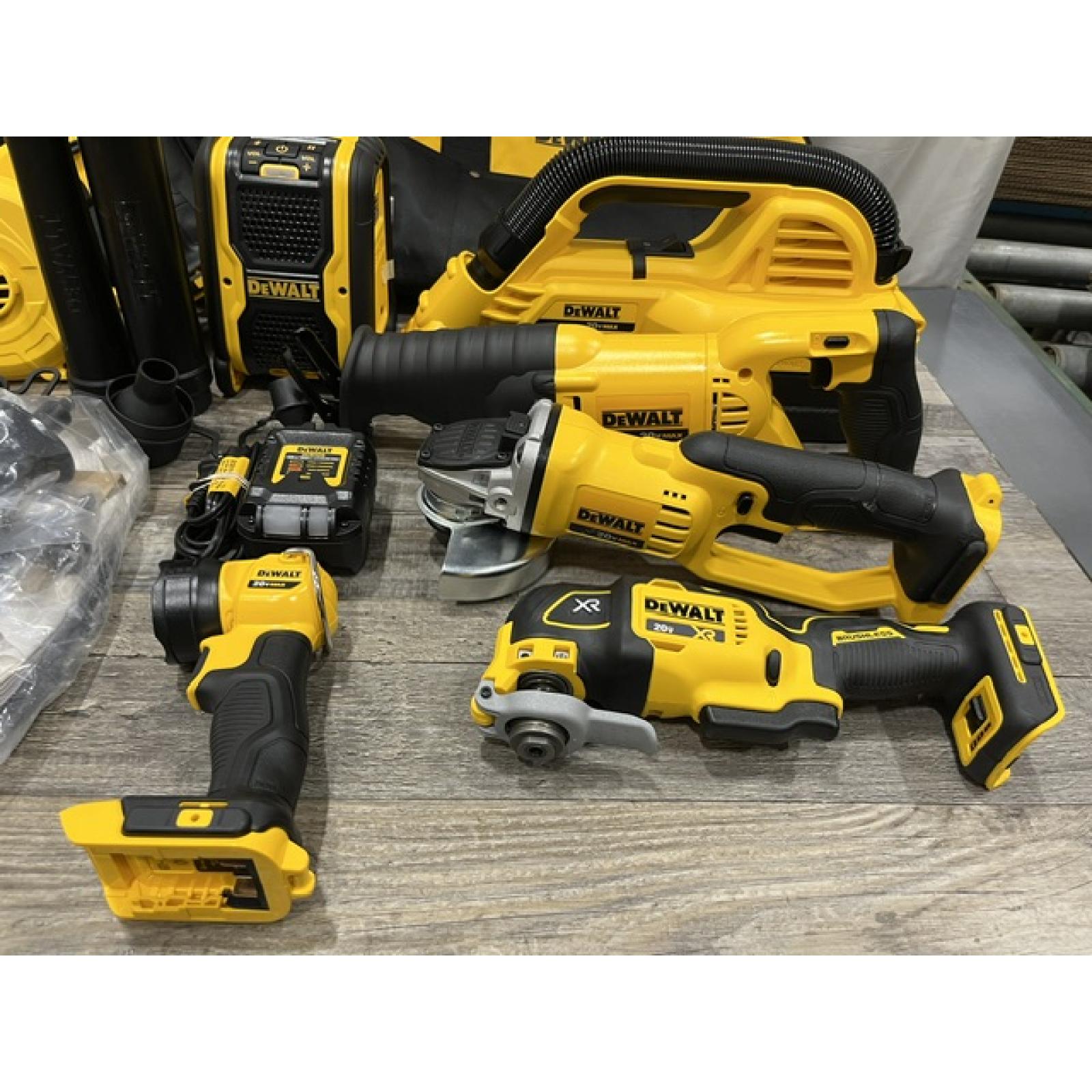 NEW - DEWALT 20-Volt Max Lithium-Ion (10-Tool) Cordless Combo Kit