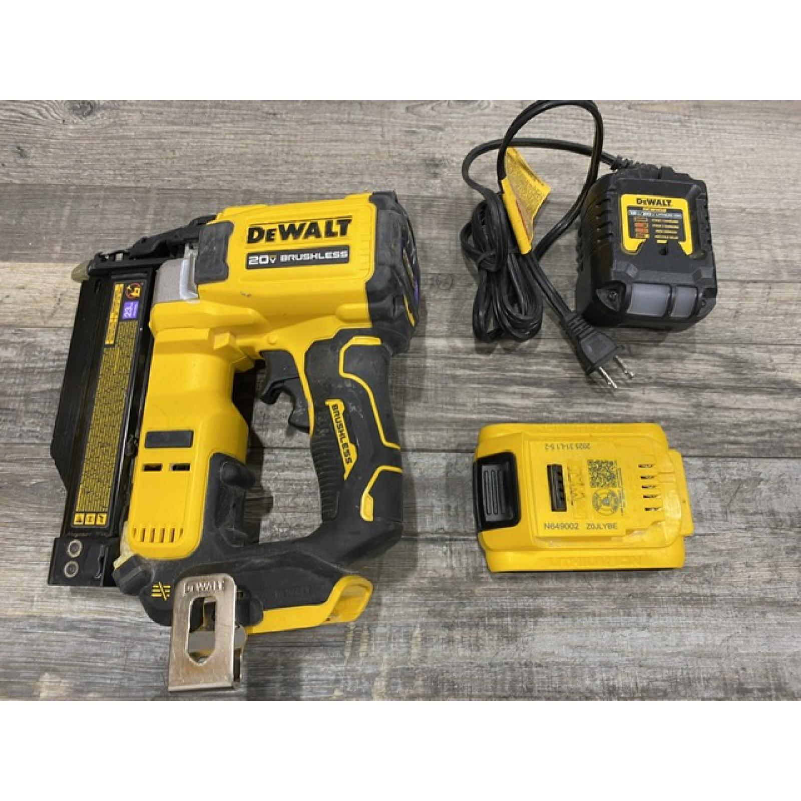 AS-IS DEWALT ATOMIC 20V MAX Lithium Ion Cordless 23 Gauge Pin Nailer Kit