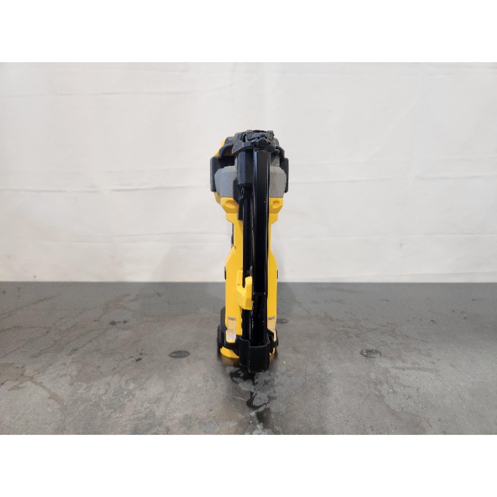 AS-IS- DEWALT ATOMIC 20V MAX Lithium Ion Cordless 23 Gauge Pin Nailer Kit with 2.0Ah Battery and Charger