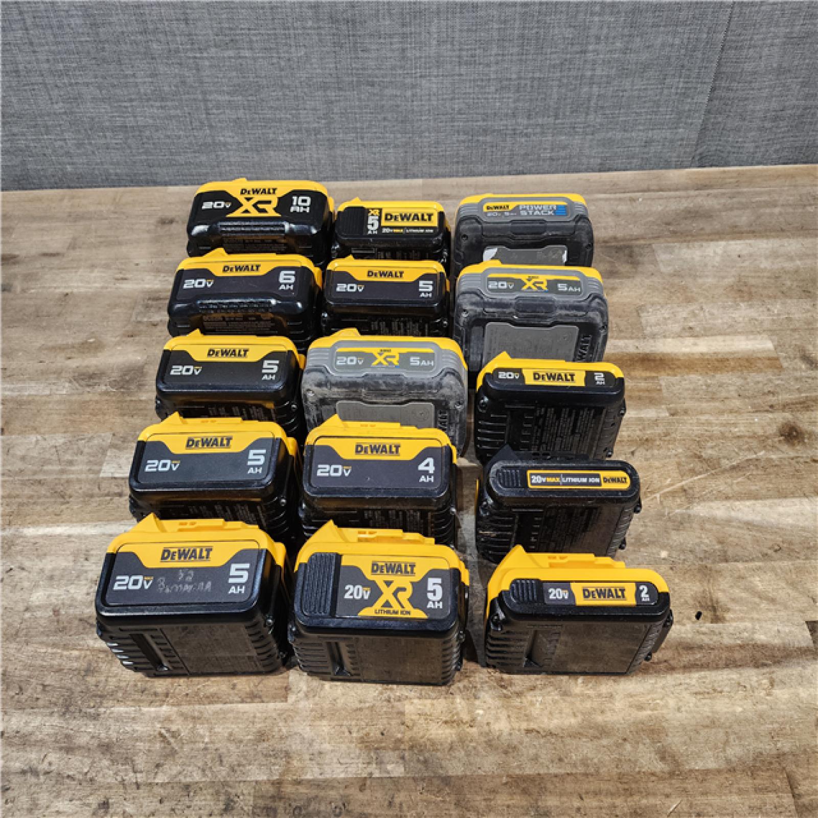 HOUSTON LOCATION - AS-IS DEWALT BATTERY PACK QTY - 15