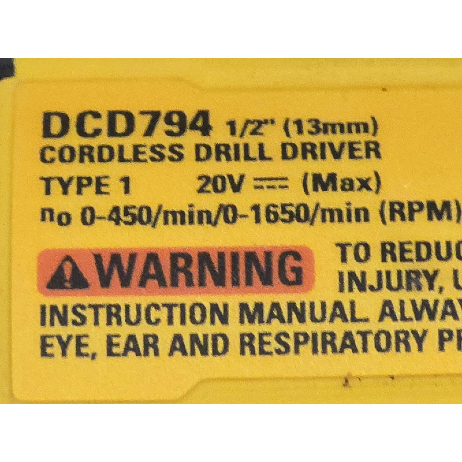 AS-IS DEWALT ATOMIC COMPACT SERIES 20V MAX* Cordless 1/2 Drill/Driver Kit