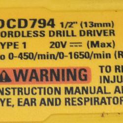 AS-IS DEWALT ATOMIC COMPACT SERIES 20V MAX* Cordless 1/2 Drill/Driver Kit