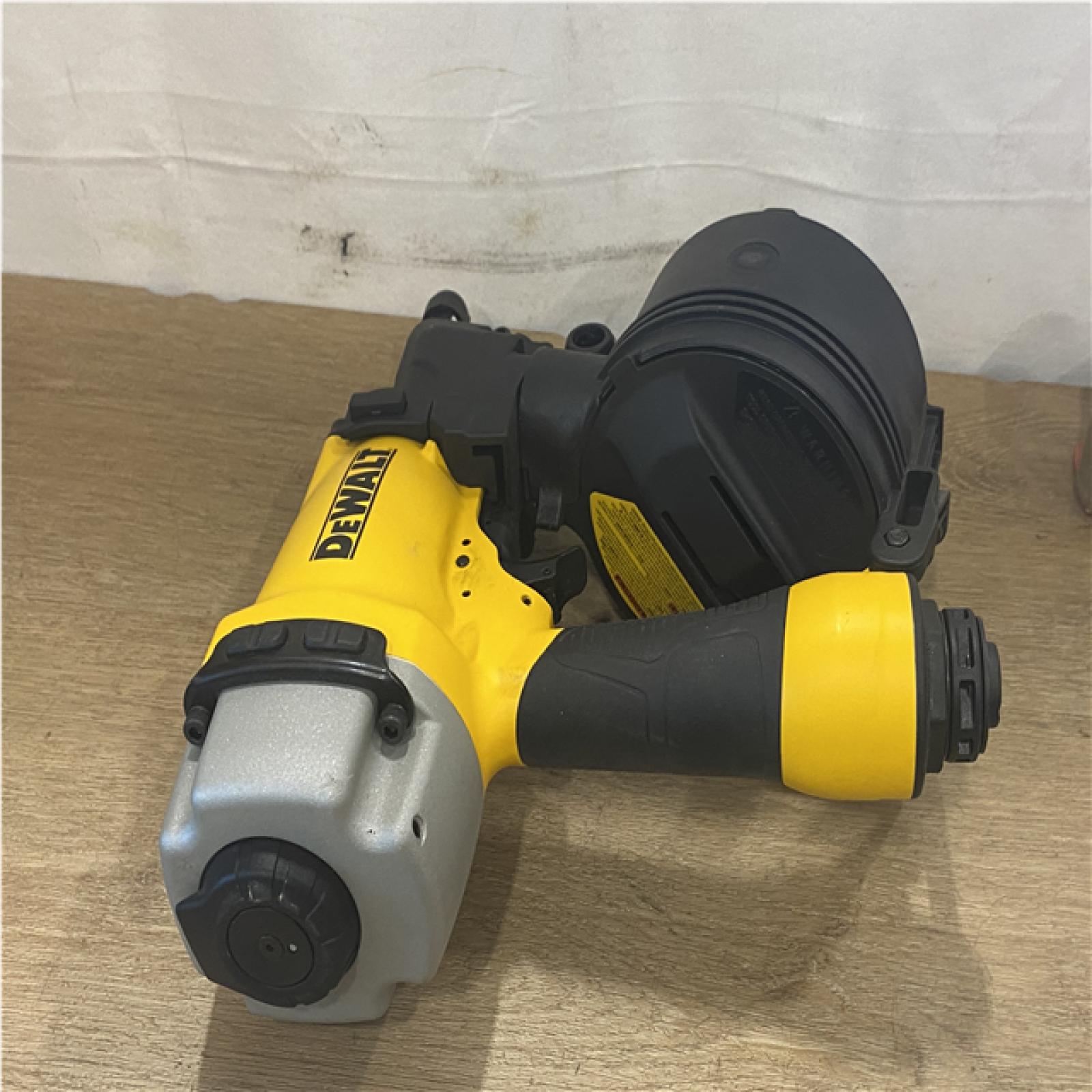 AS-IS DEWALT DW66C-1 2-1/2 Inch 15 Degree Coil Siding and Fencing Nailer