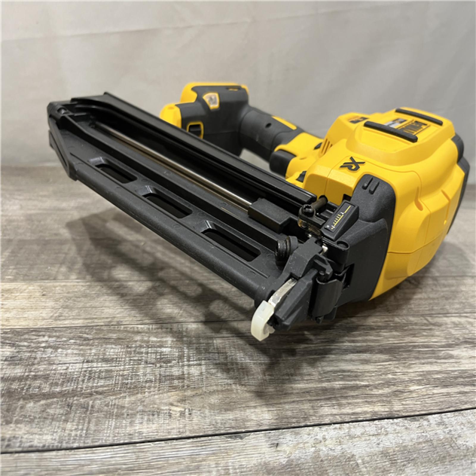 AS-IS DEWALT 20V MAX XR 16-Gauge Lithium-Ion Cordless Finish Nailer (Tool Only)