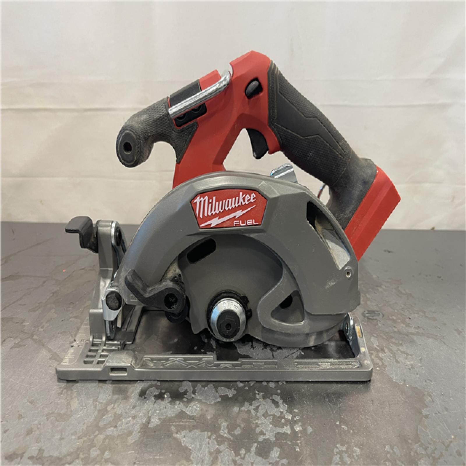 AS-IS-Milwaukee M18 FUEL 18V Lithium-Ion Brushless Cordless 6-1/2 in. Circular Saw (Tool-Only)