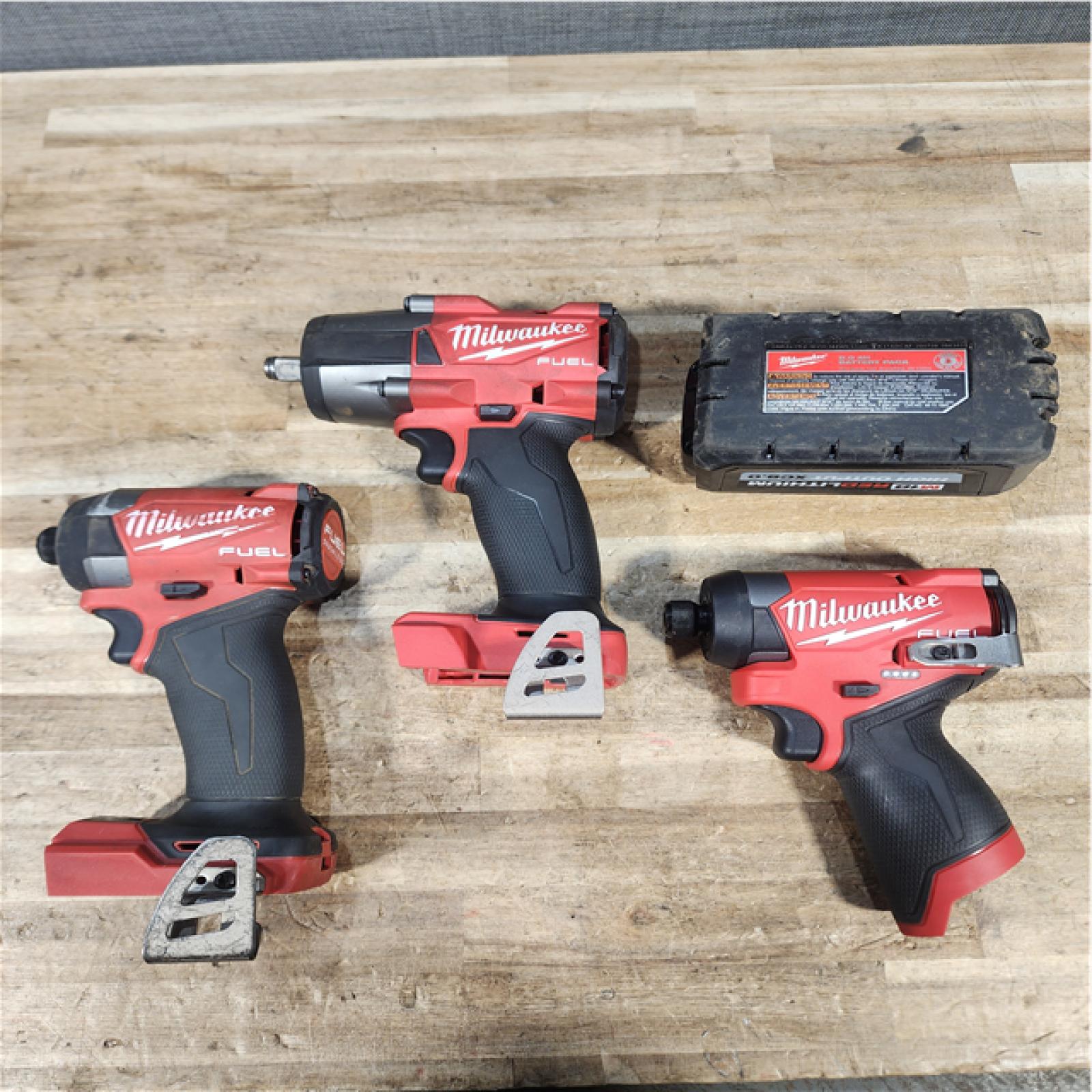 HOUSTON LOCATION - AS-IS Milwaukee Drills QTY 3 / Milwaukee Battery QTY 1
