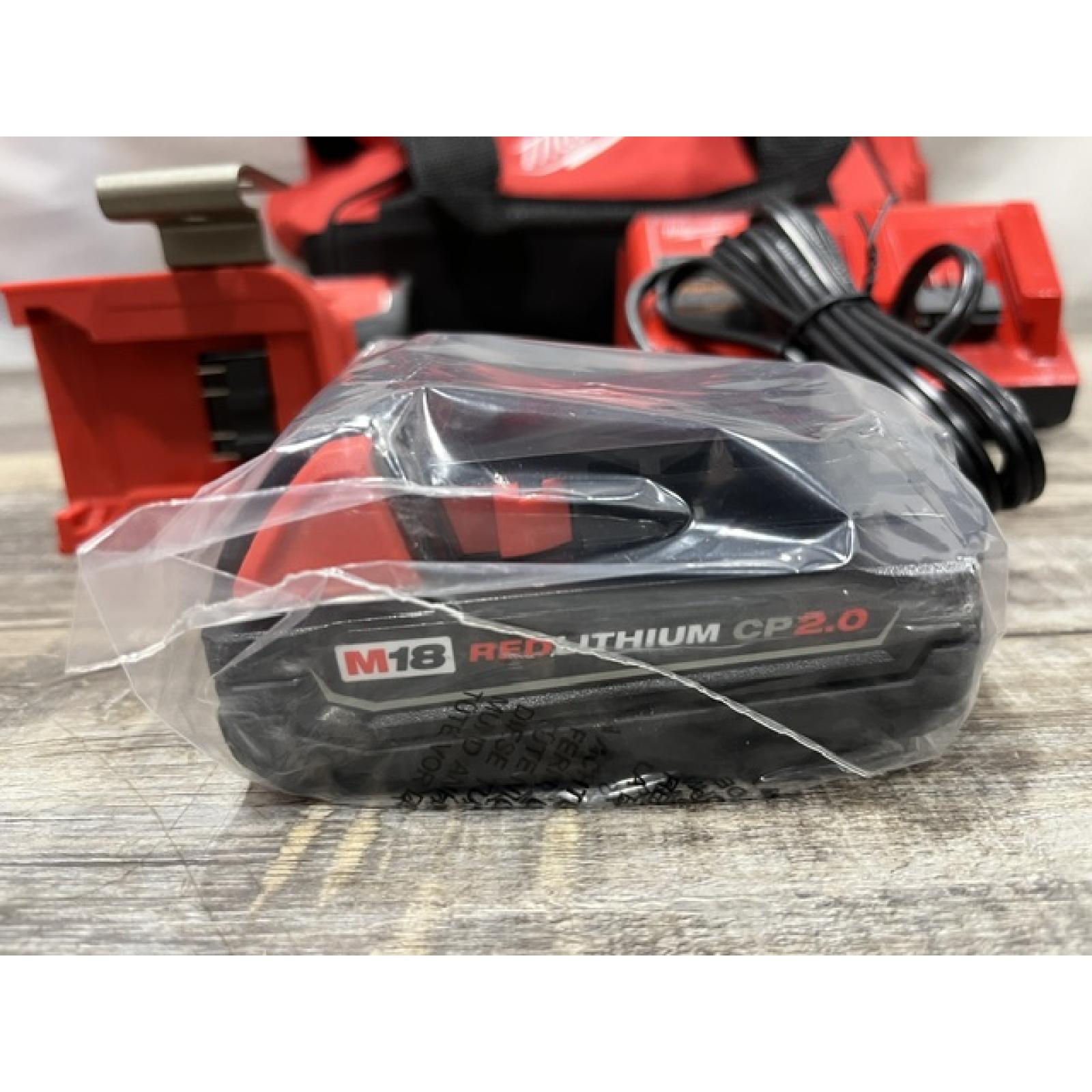 NEW - Milwaukee 18V Lithium-Ion Brushless Cordless 1/2 in. Compact Drill/Driver Kit