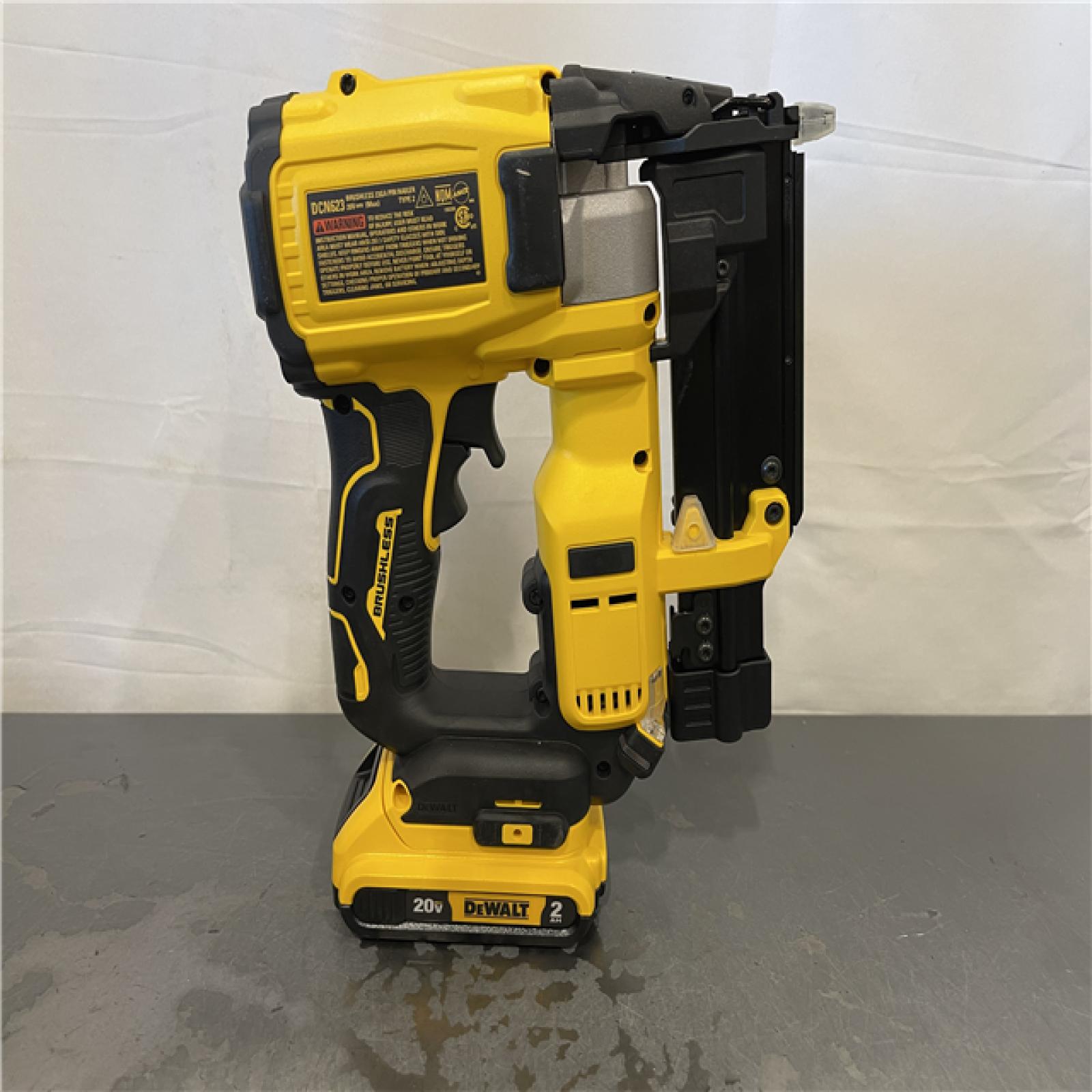 AS-IS - DEWALT ATOMIC 20V MAX Lithium Ion Cordless 23 Gauge Pin Nailer Kit