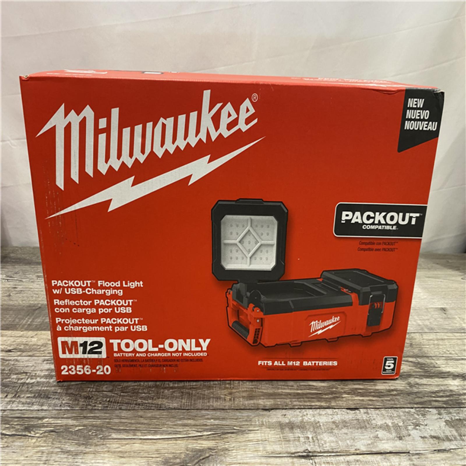 NEW - Milwaukee 12-Volt Lithium-Ion Cordless PACKOUT Flood Light w/USB Charging