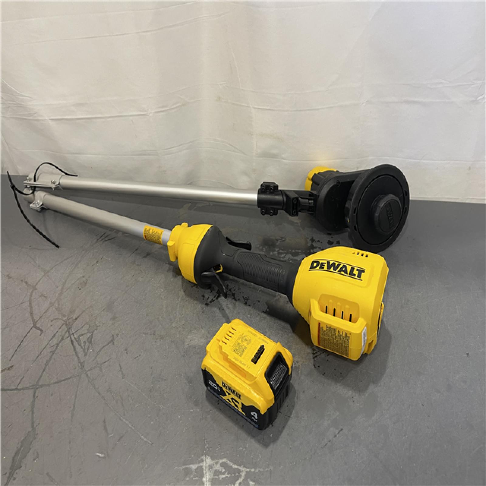 AS-IS - DeWalt 20V MAX 13 in. Cordless Battery Powered String Trimmer Kit