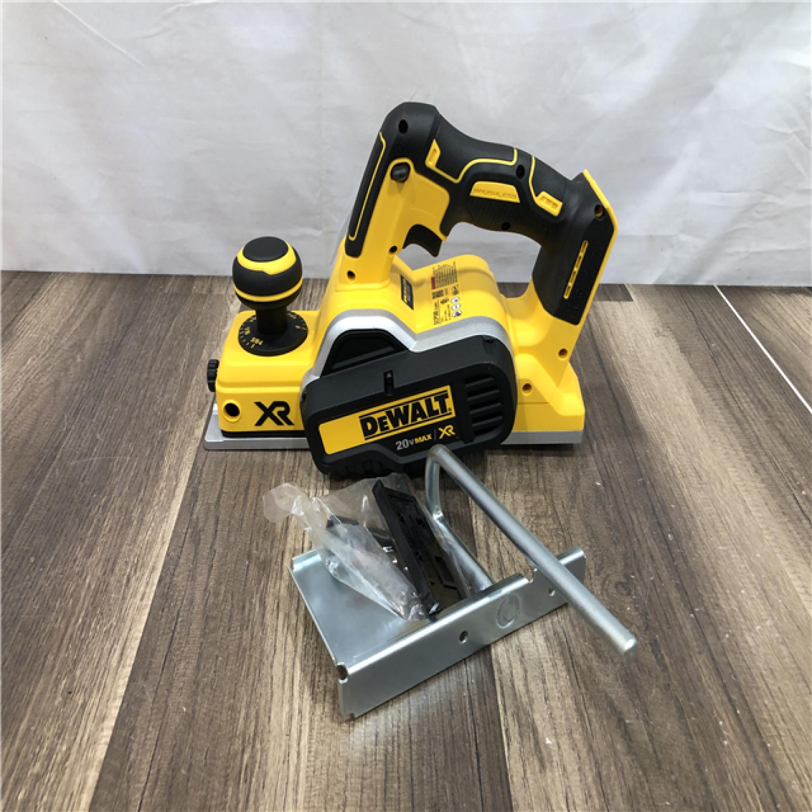 AS-IS DEWALT 20V MAX XR Cordless Brushless 3-1/4 in. Planer (Tool Only)