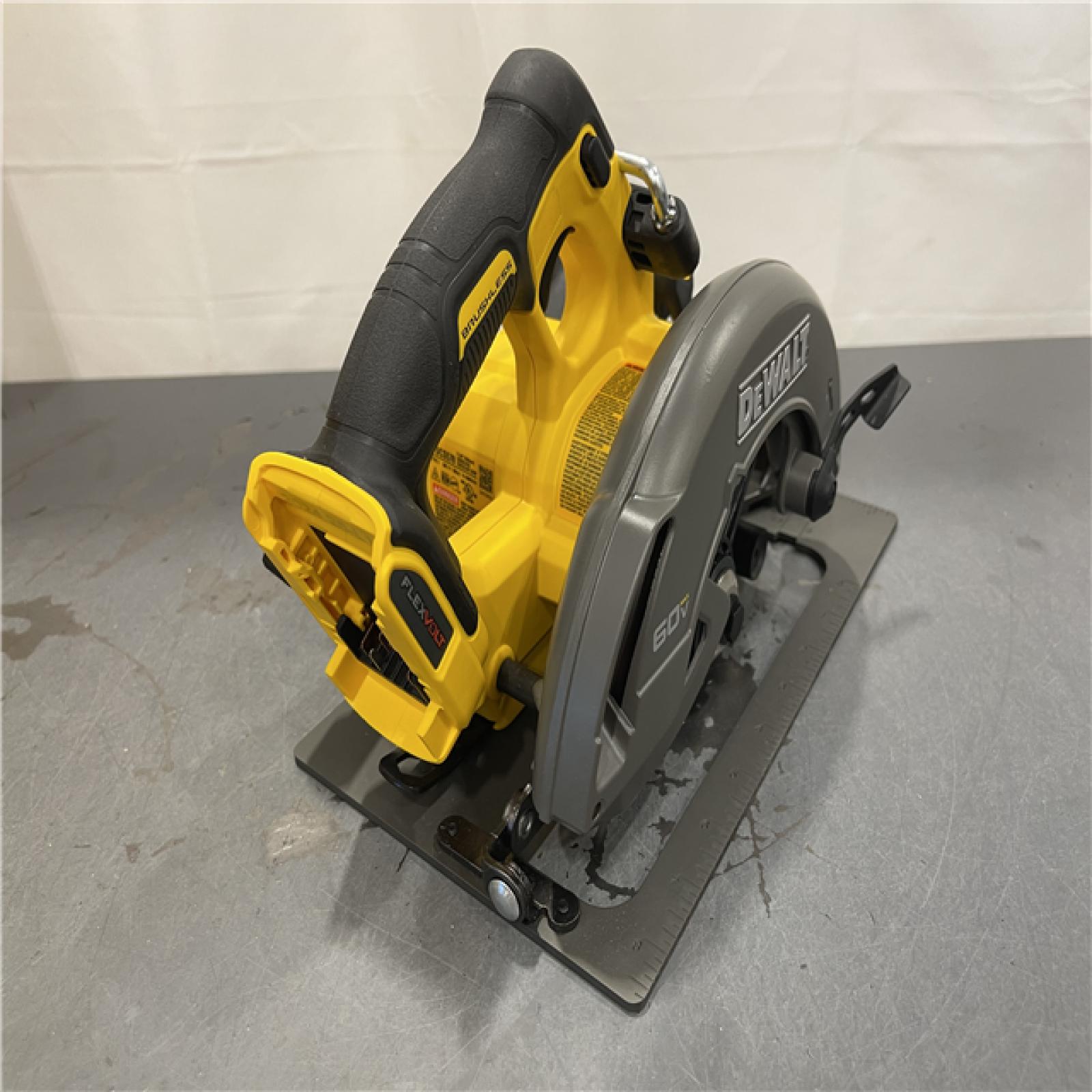 AS-IS - DeWALT Flexvolt Max 7-1/4 60V Brushless Circular Saw