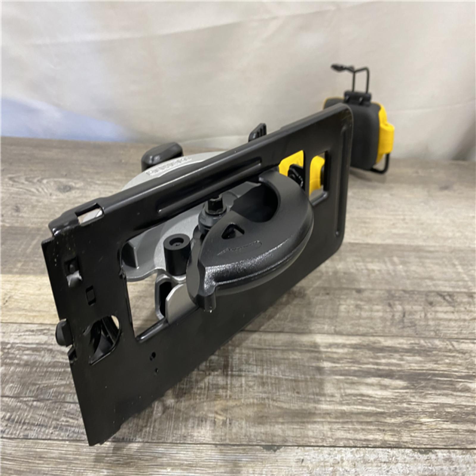 AS-IS DEWALT Atomic 20-Volt Maximum Lithium-Ion Cordless Brushless 4-1/2 in. Circular Saw Kit