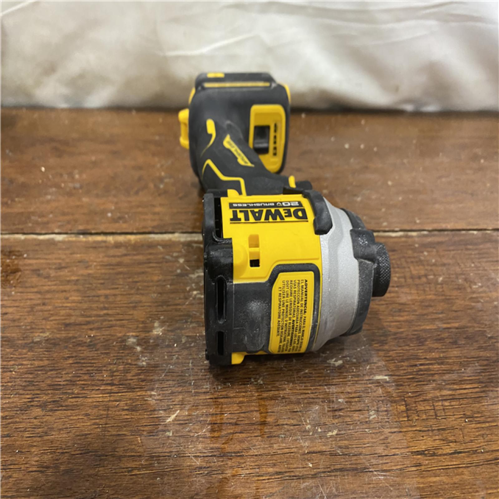 AS-IS DeWalt 20V MAX ATOMIC 1/4 in. Cordless Brushless 3-Speed Impact Driver Kit (Battery & Charger)