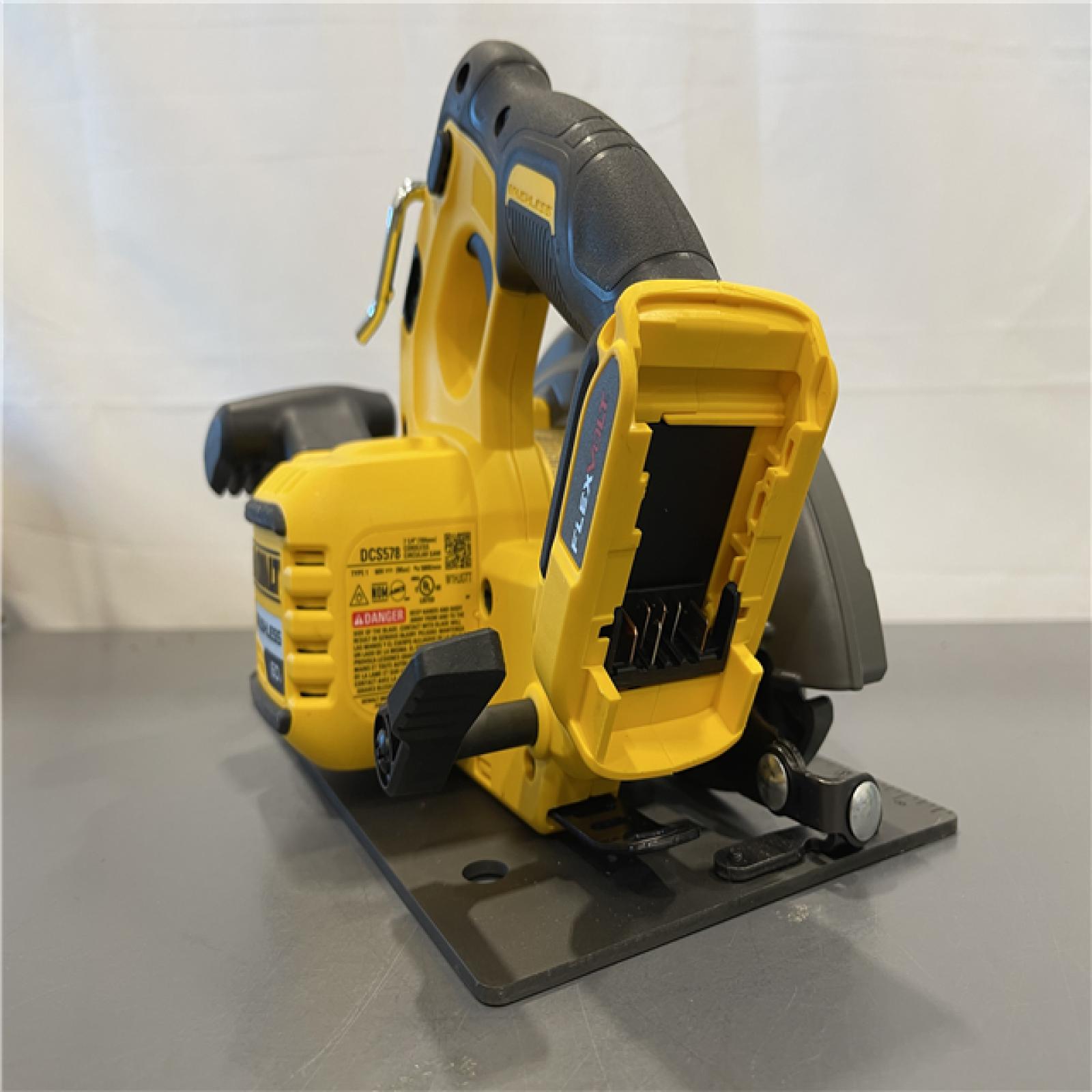 Like New! - DeWALT Flexvolt Max 7-1/4  60V Brushless Circular Saw