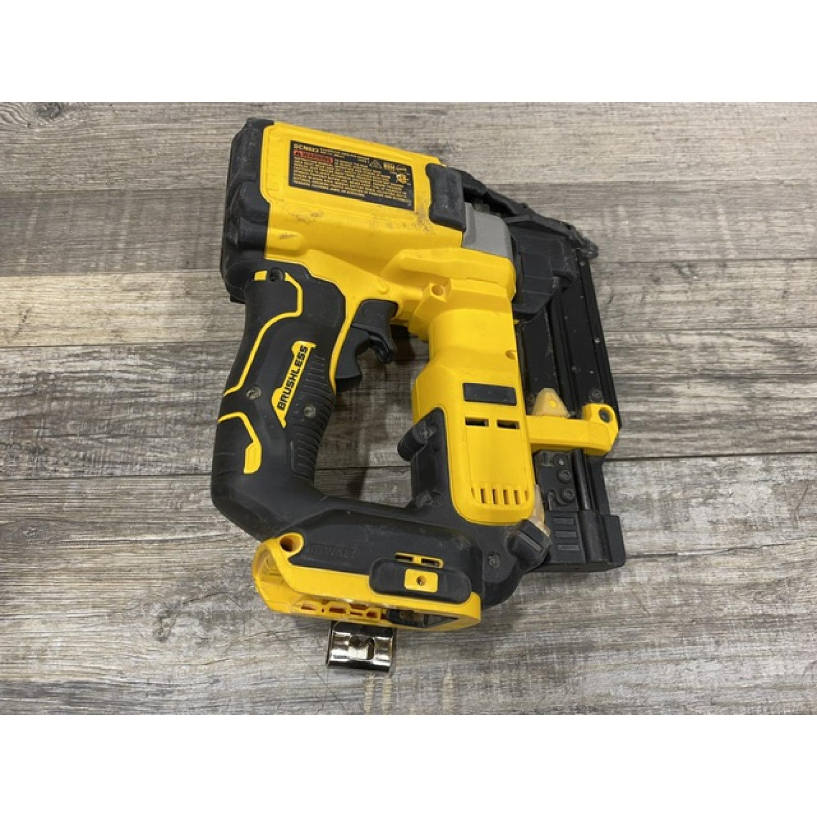 AS-IS DEWALT ATOMIC 20V MAX Lithium Ion Cordless 23 Gauge Pin Nailer Kit