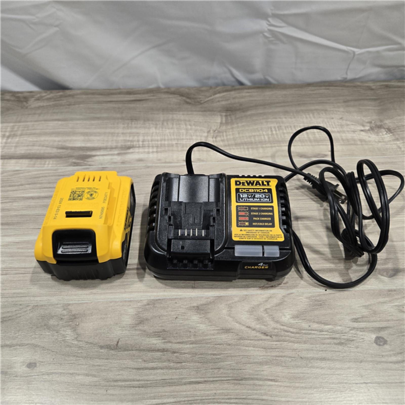 LIKE NEW! - DEWALT 20-Volt Maximum XR 5.0 Ah Battery Pack and Charger
