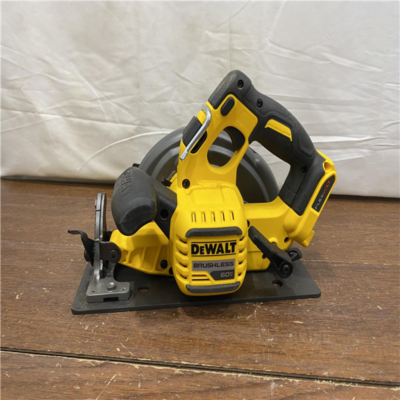 AS-IS DeWALT Flexvolt Max 7-1/4  60V Brushless Circular Saw DCS578B