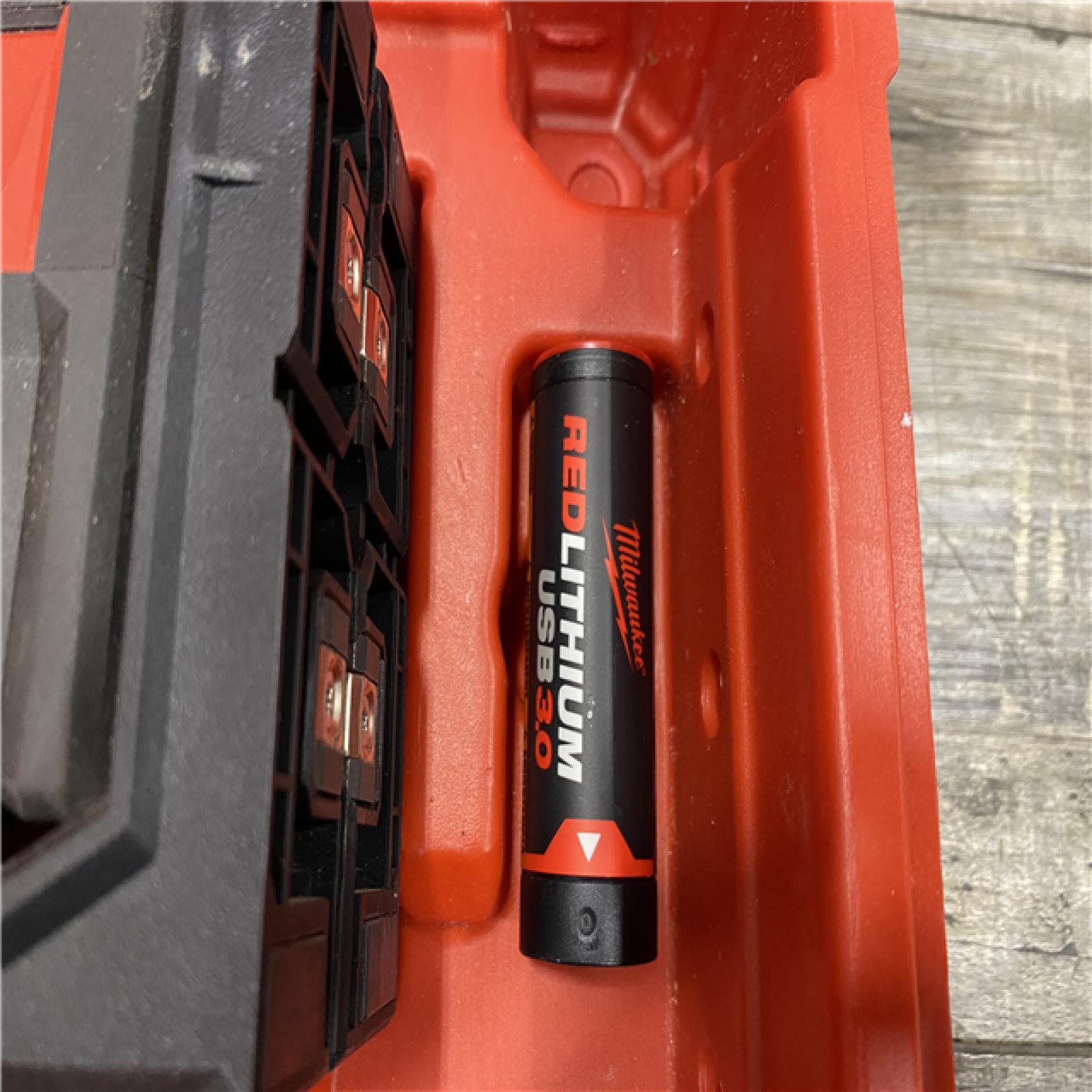 AS-IS Milwaukee 100 ft. REDLITHIUM Lithium-Ion USB Green Rechargeable Cross Line Laser Level with Charger