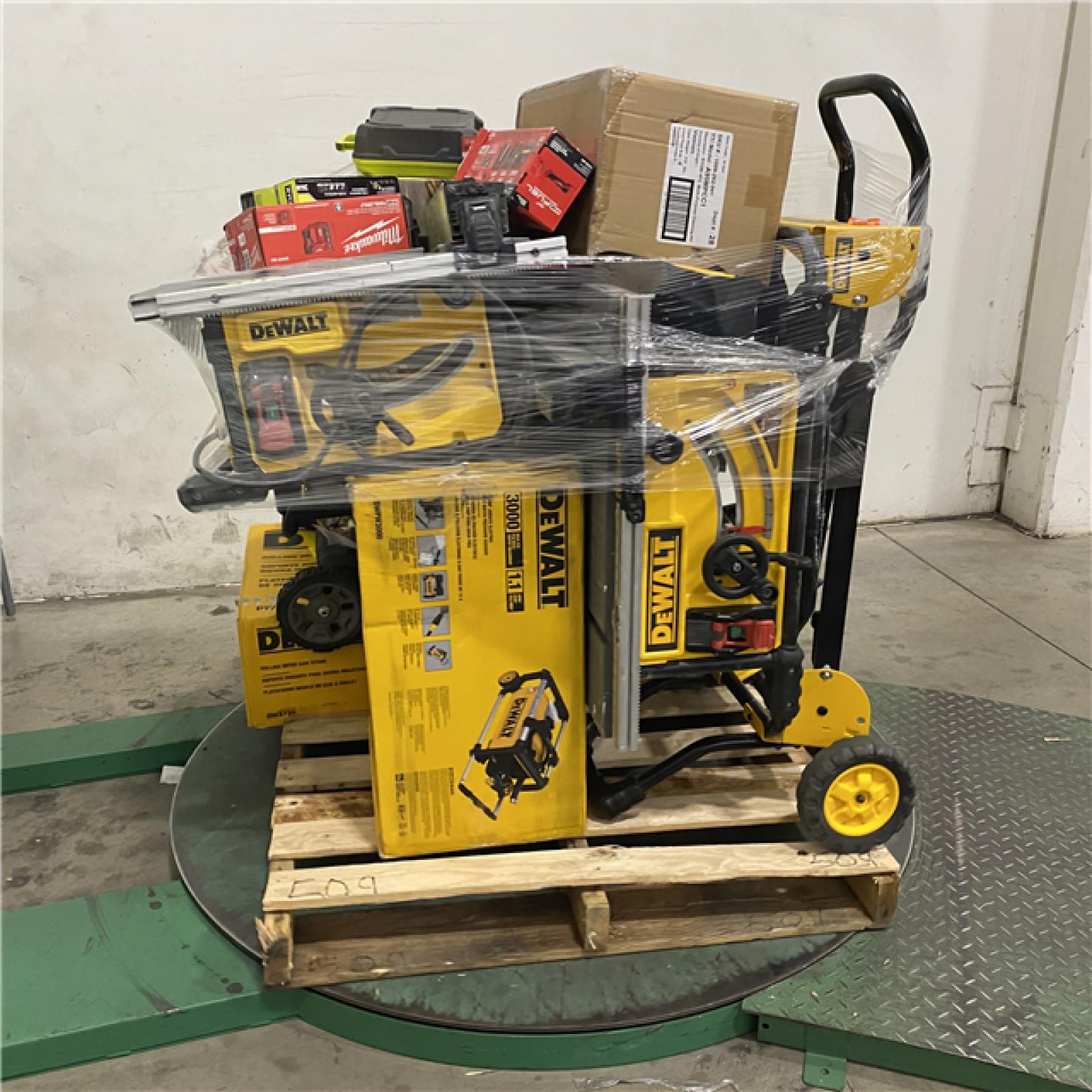 Dallas Location - As-Is Tool Pallet