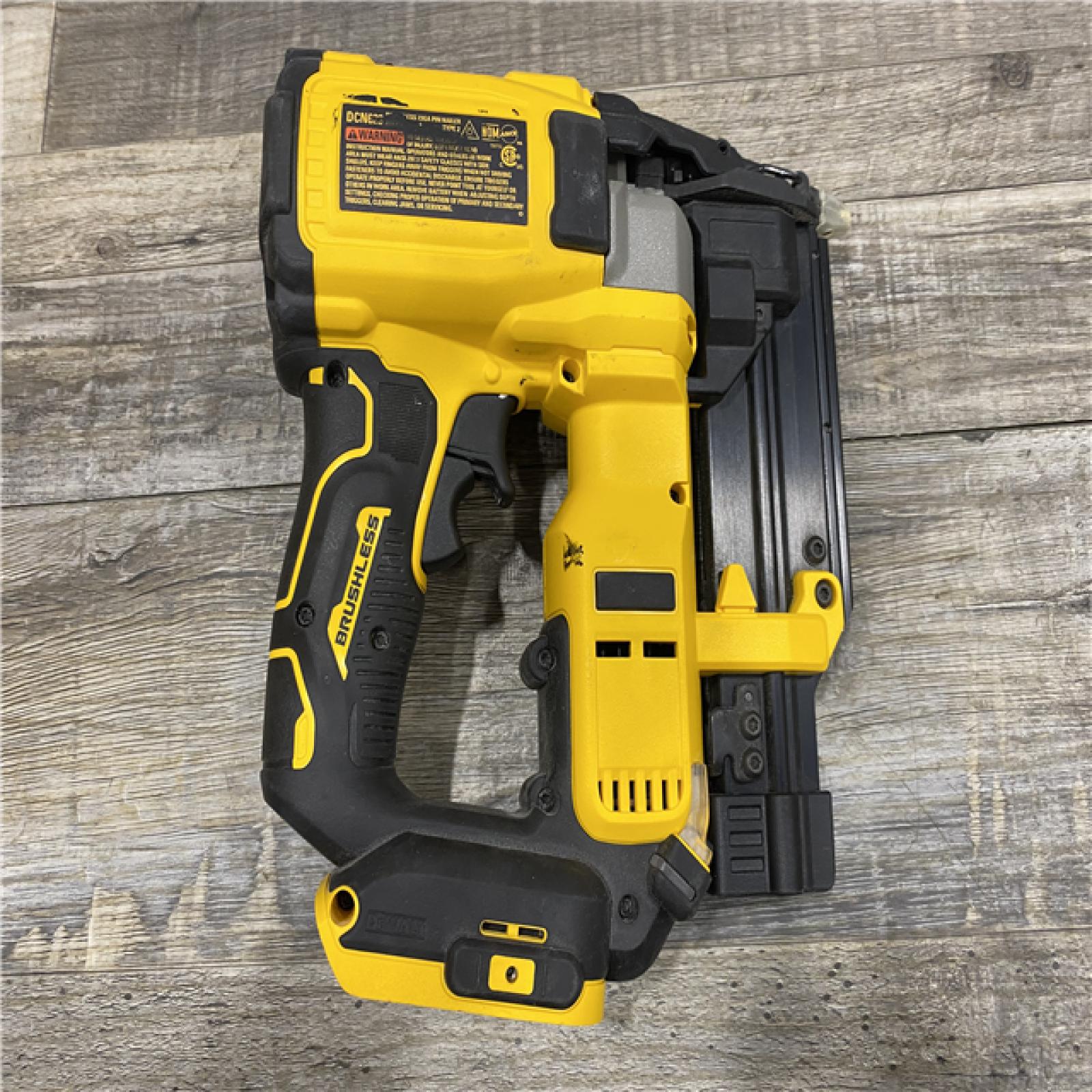 AS-IS DEWALT ATOMIC 20V MAX Lithium Ion Cordless 23 Gauge Pin Nailer Kit