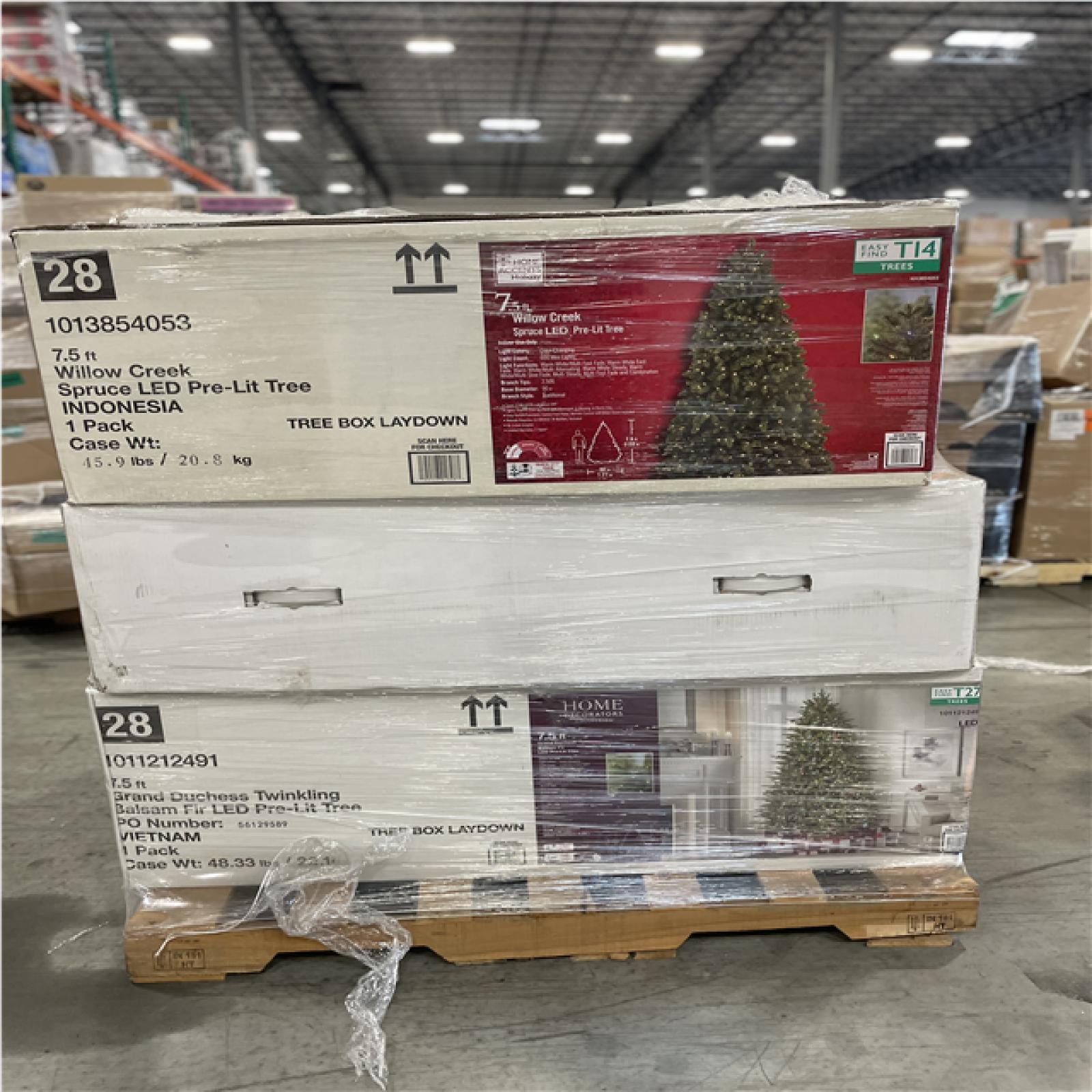 DALLAS LOCATION- AS-IS ASSORTED CHRISTMAS TREES PALLET