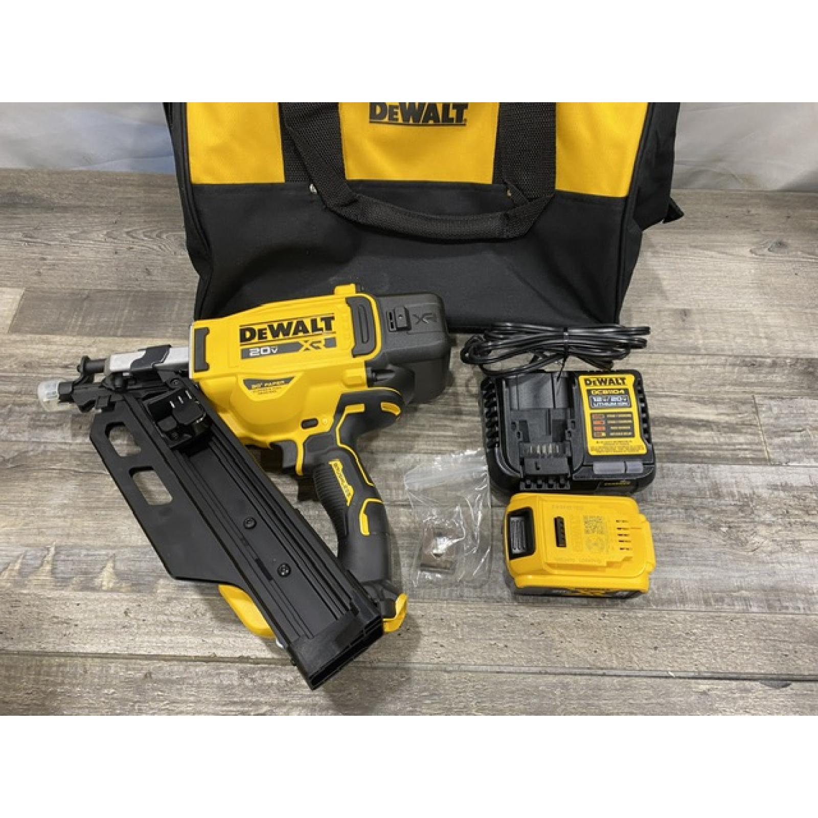 AS-IS DEWALT 20-Volt 30° Cordless Framing Nailer Kit