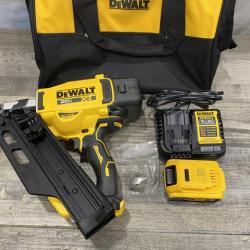 AS-IS DEWALT 20-Volt 30° Cordless Framing Nailer Kit
