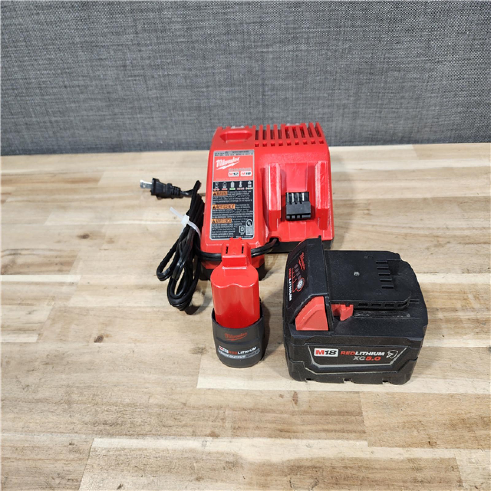 HOUSTON LOCATION - AS-IS MILWAUKEE 2 TOOL COMBO KIT W/ (2) BATTERY & CHARGER
