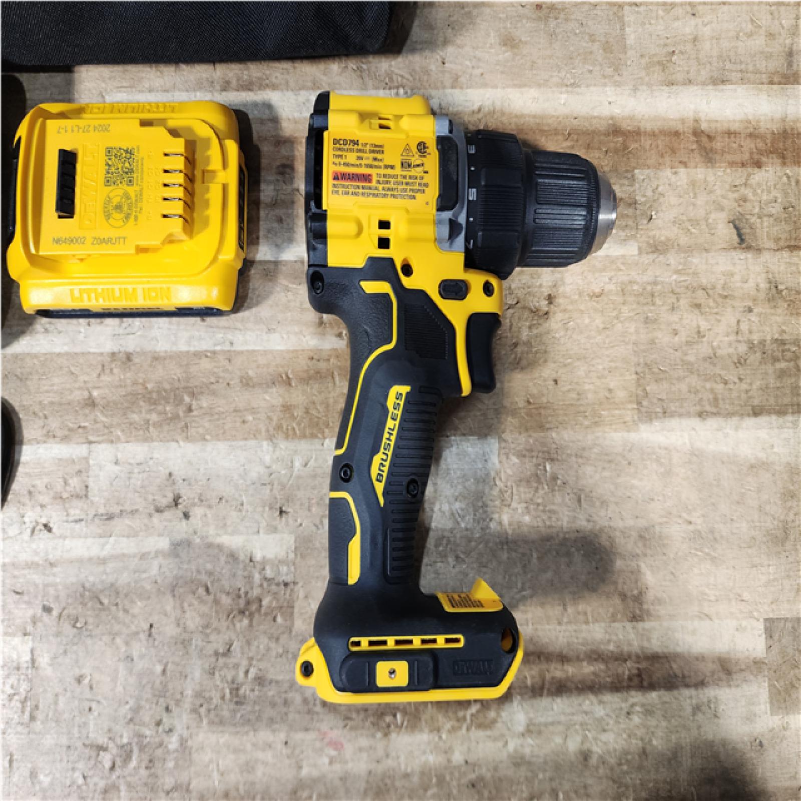 HOUSTON LOCATION - AS - IS DEWALT Atomic 20V Lithium-Ion Cordless Compact 1/2 in. Drill/Driver Kit