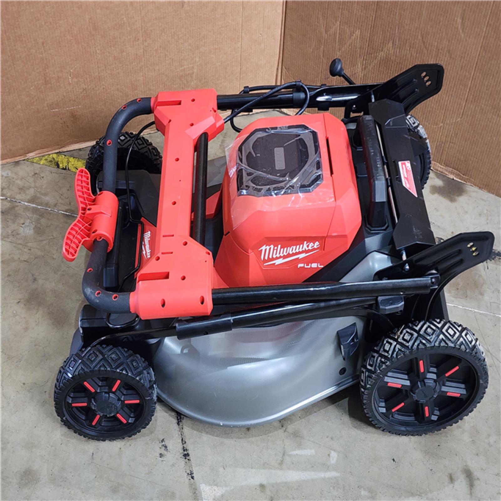 HOUSTON LOCATION - AS-IS Milwaukee M18 FUEL Brushless Cordless 21 in. Walk Behind Dual Battery Self-Propelled Mower Kit W/ BATTERY CHARGER