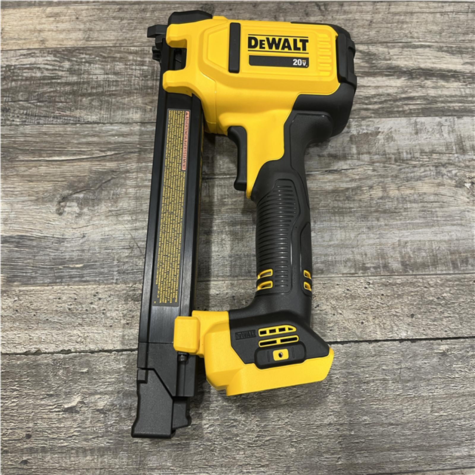 AS-IS DEWALT 20V MAX Lithium-Ion Cordless Cable Stapler Kit