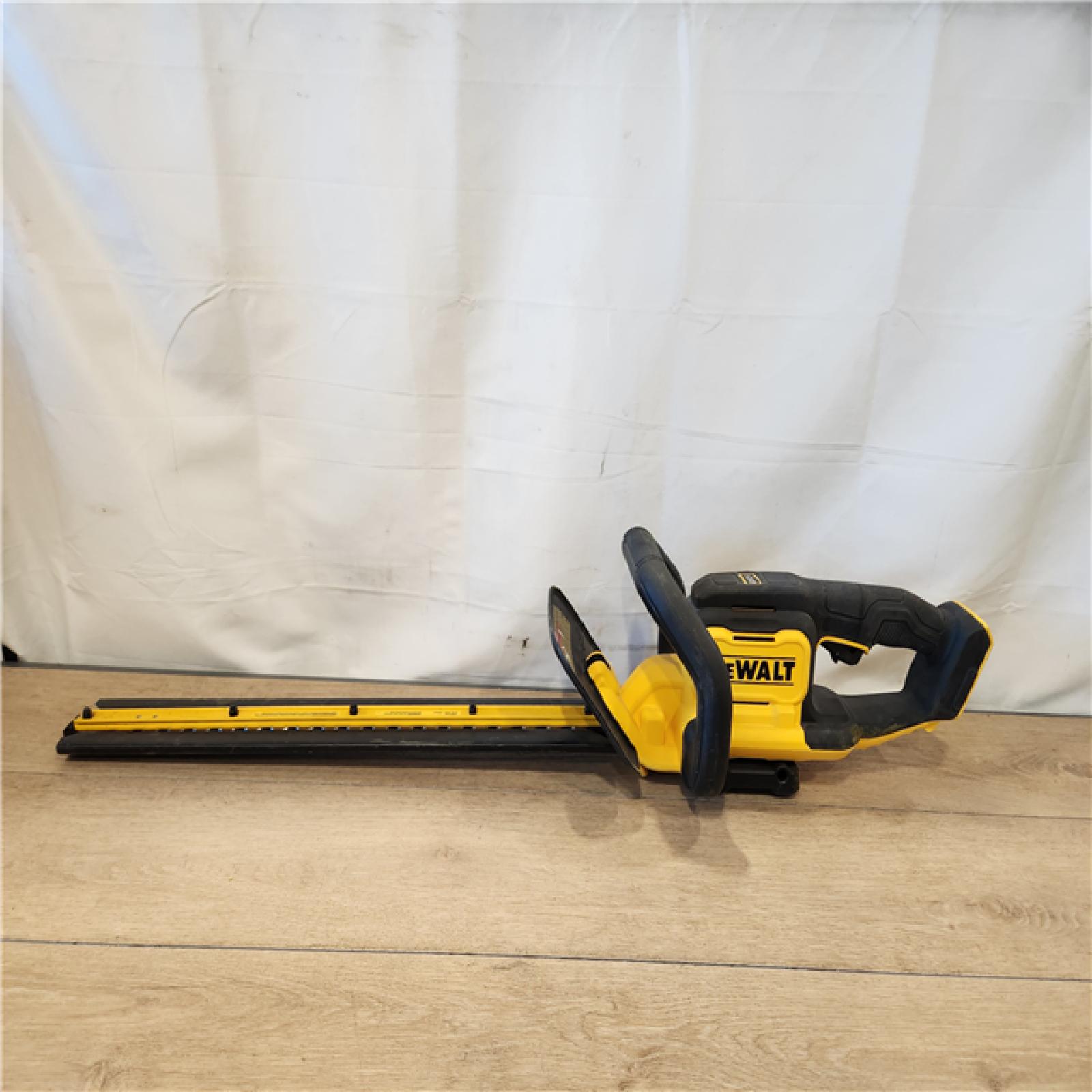 AS-IS- DEWALT 20V MAX 22 Cordless Hedge Trimmer