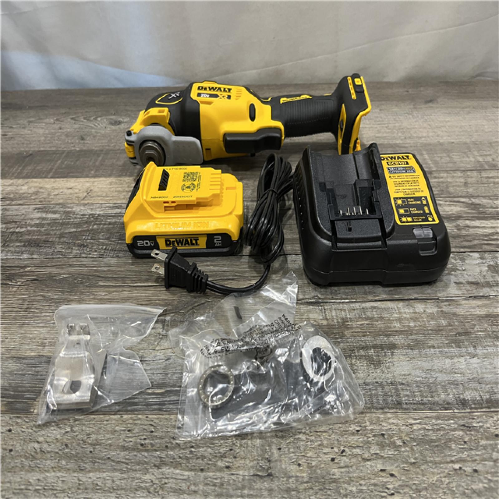 AS-IS DEWALT 20V MAX XR Cordless Brushless 3-Speed Oscillating Multi Tool Kit