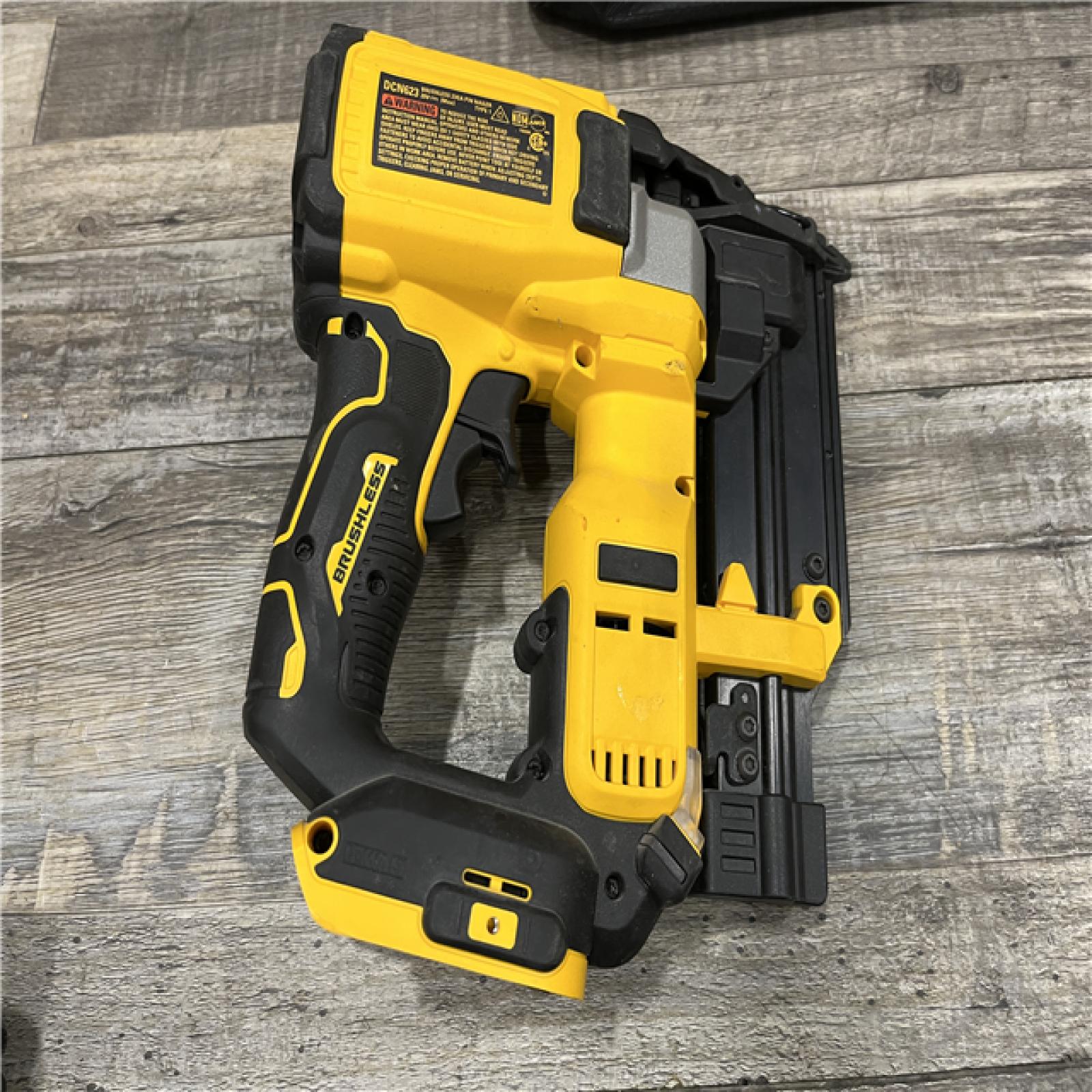 AS-IS DEWALT ATOMIC 20V MAX Lithium Ion Cordless 23 Gauge Pin Nailer Kit