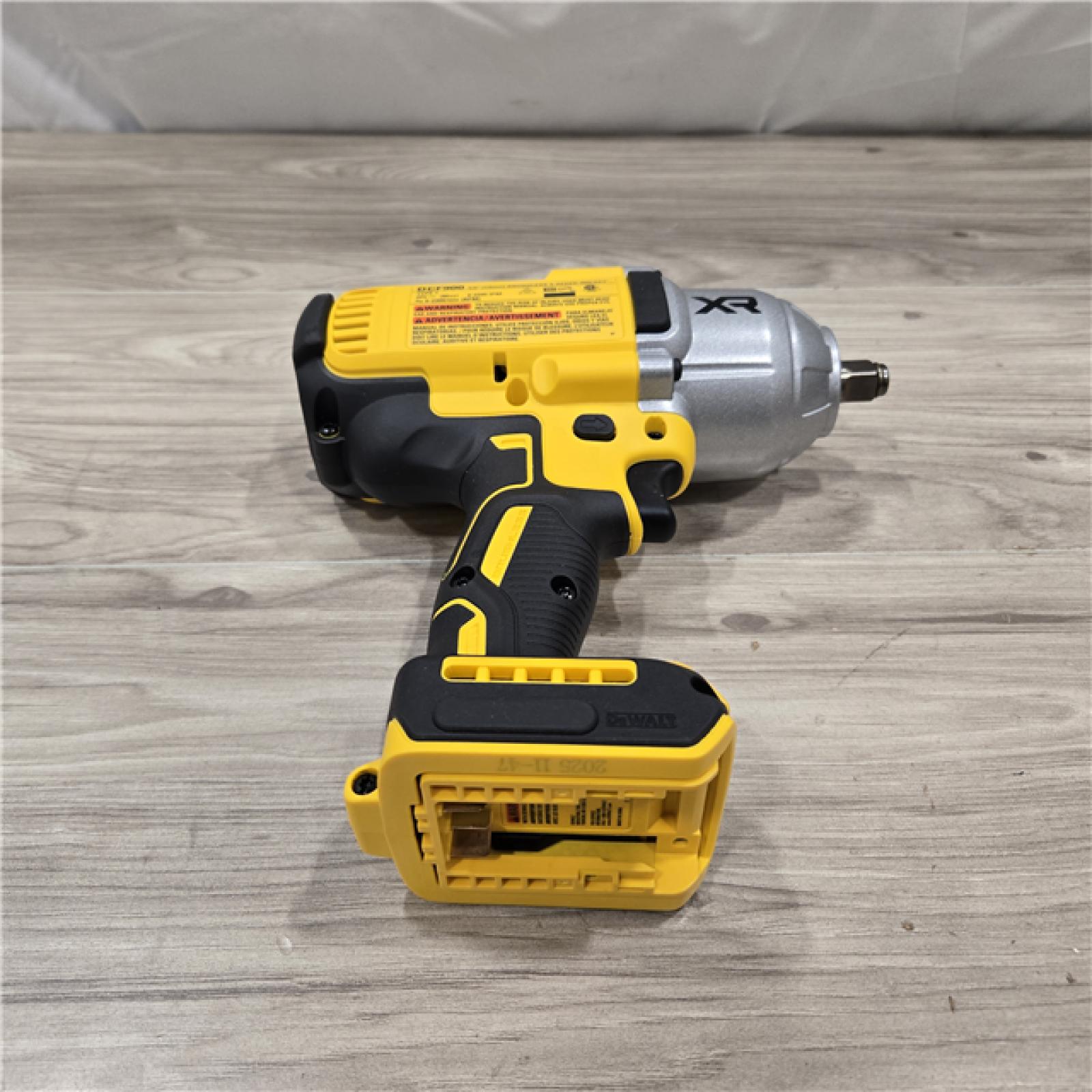 AS-IS Dewalt 20V MAX Cordless 1/2 in. Impact Wrench Kit