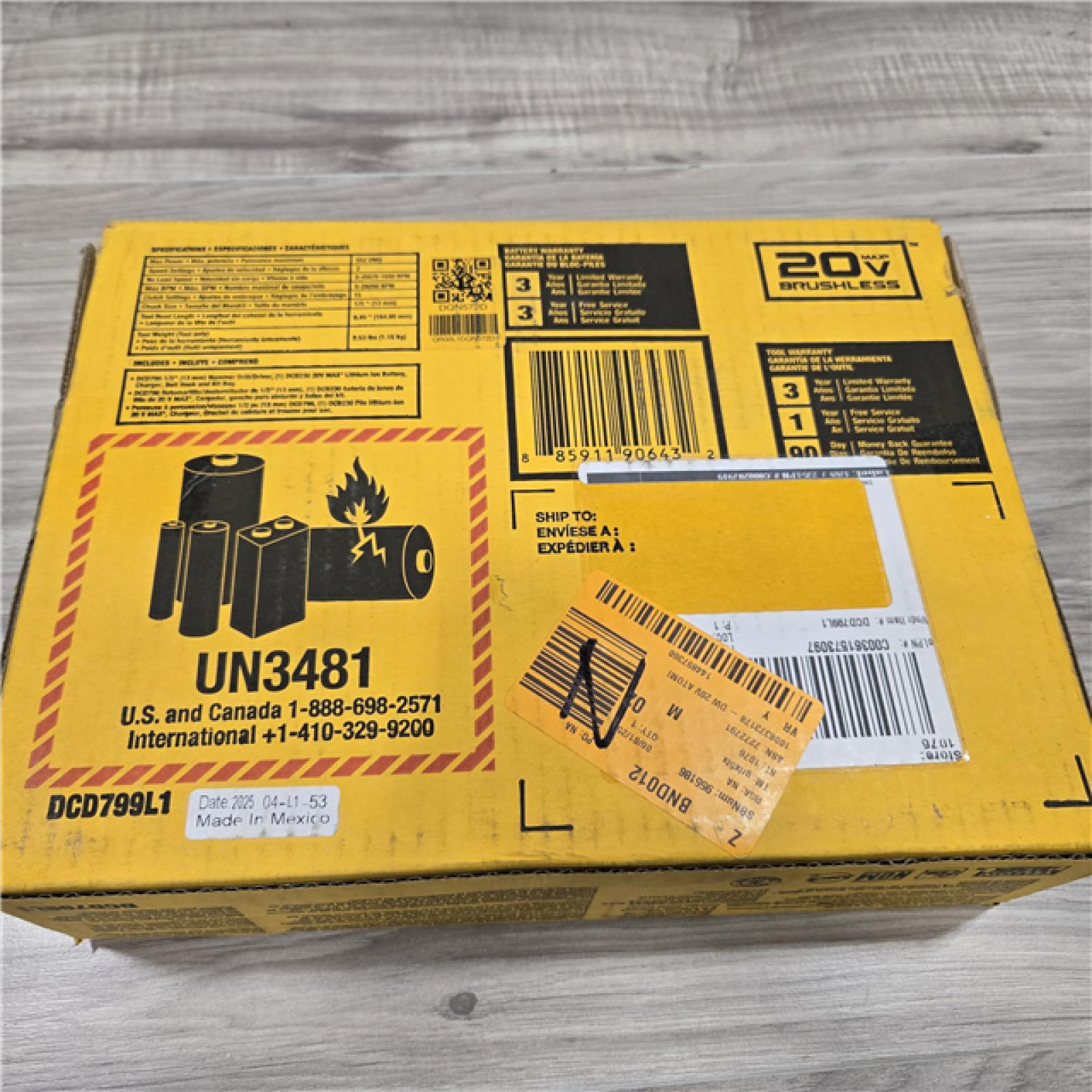 NEW! - DEWALT ATOMIC 20-Volt Lithium-Ion Cordless 1/2 in. Compact Hammer Drill with 3.0Ah Battery, Charger and Bag