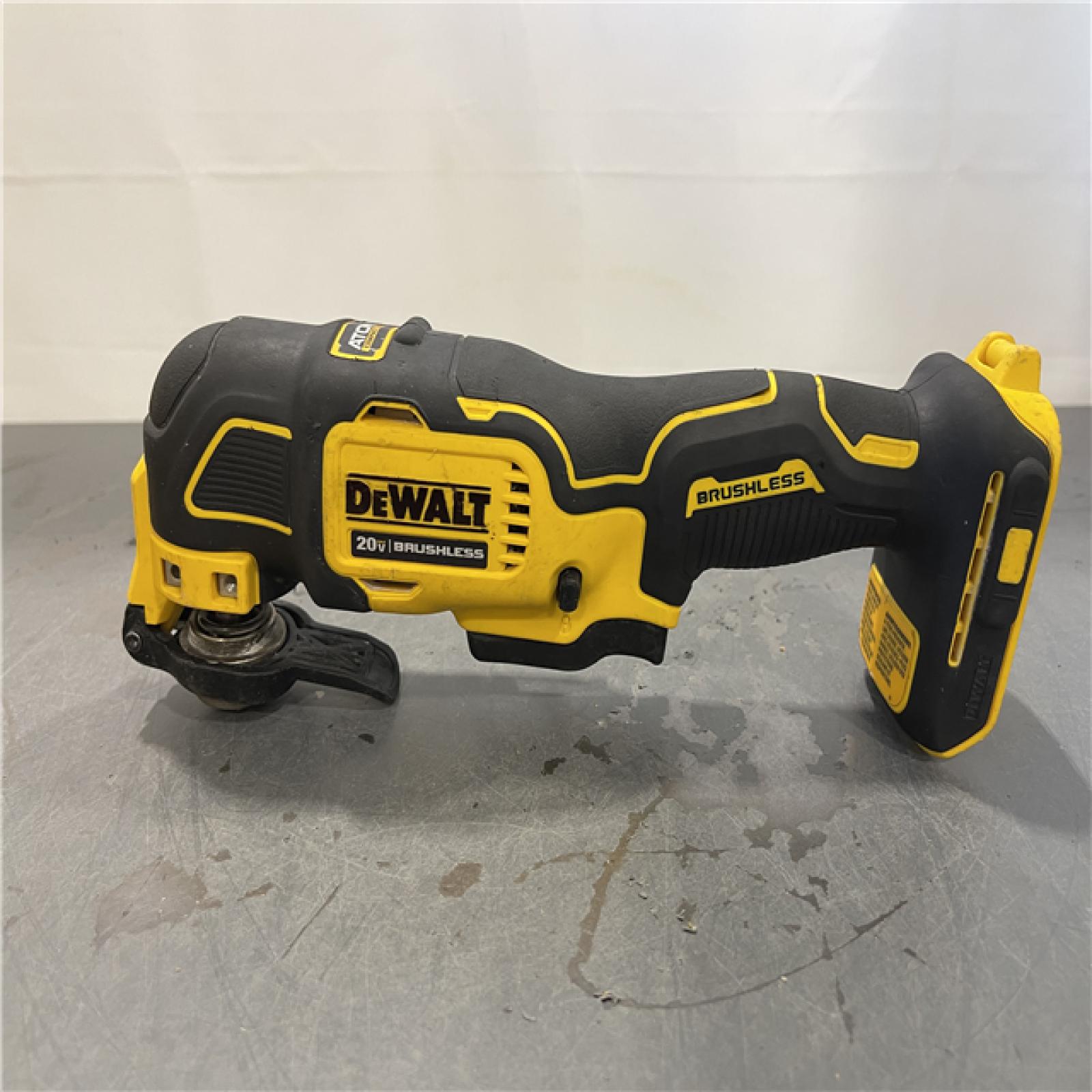 AS-IS - DEWALT ATOMIC 20V MAX Cordless Brushless Oscillating Multi Tool