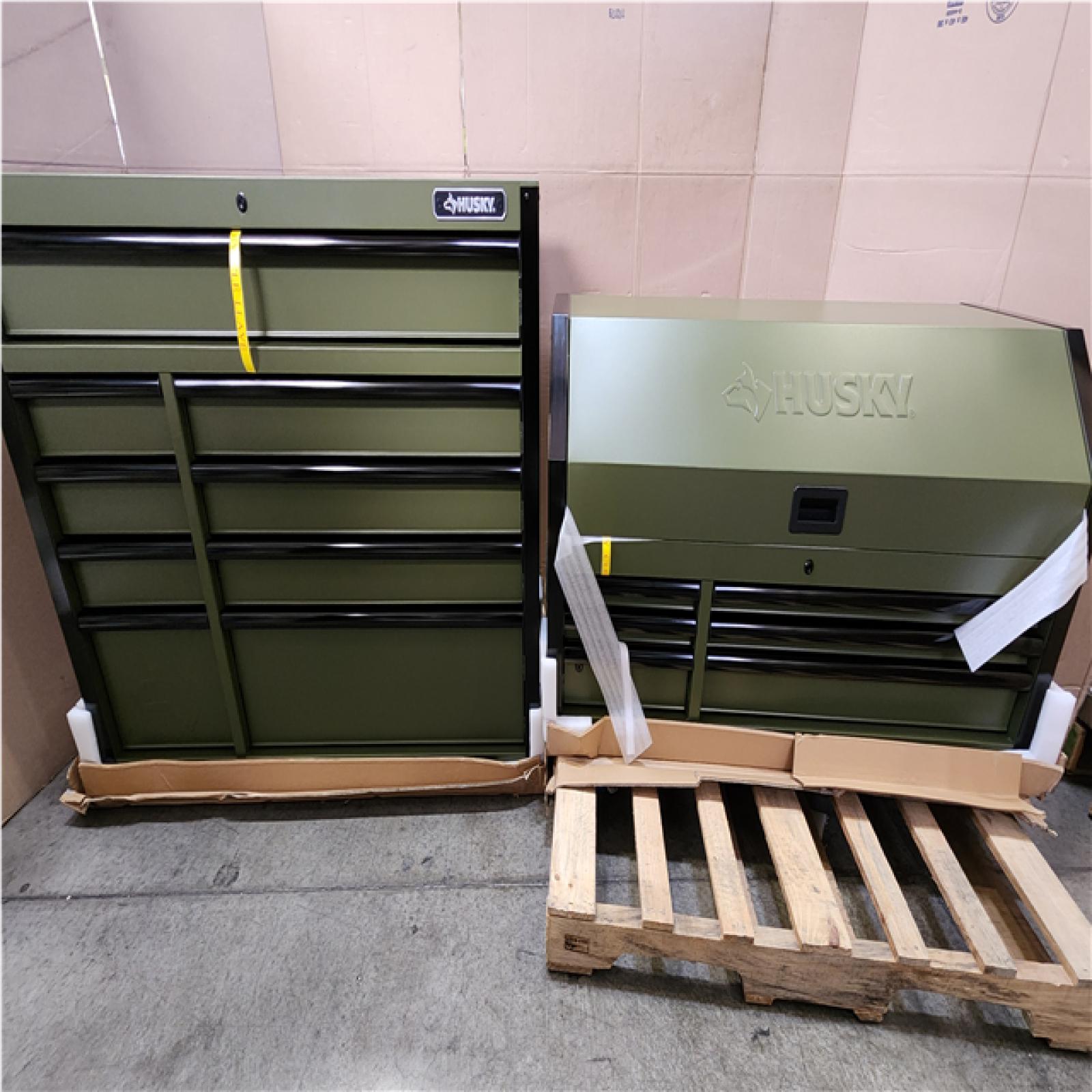 Phoenix LIKE NEW Husky Heavy Duty 52 in. W 15-Drawer Matte Army Green Rolling Tool Chest Combo