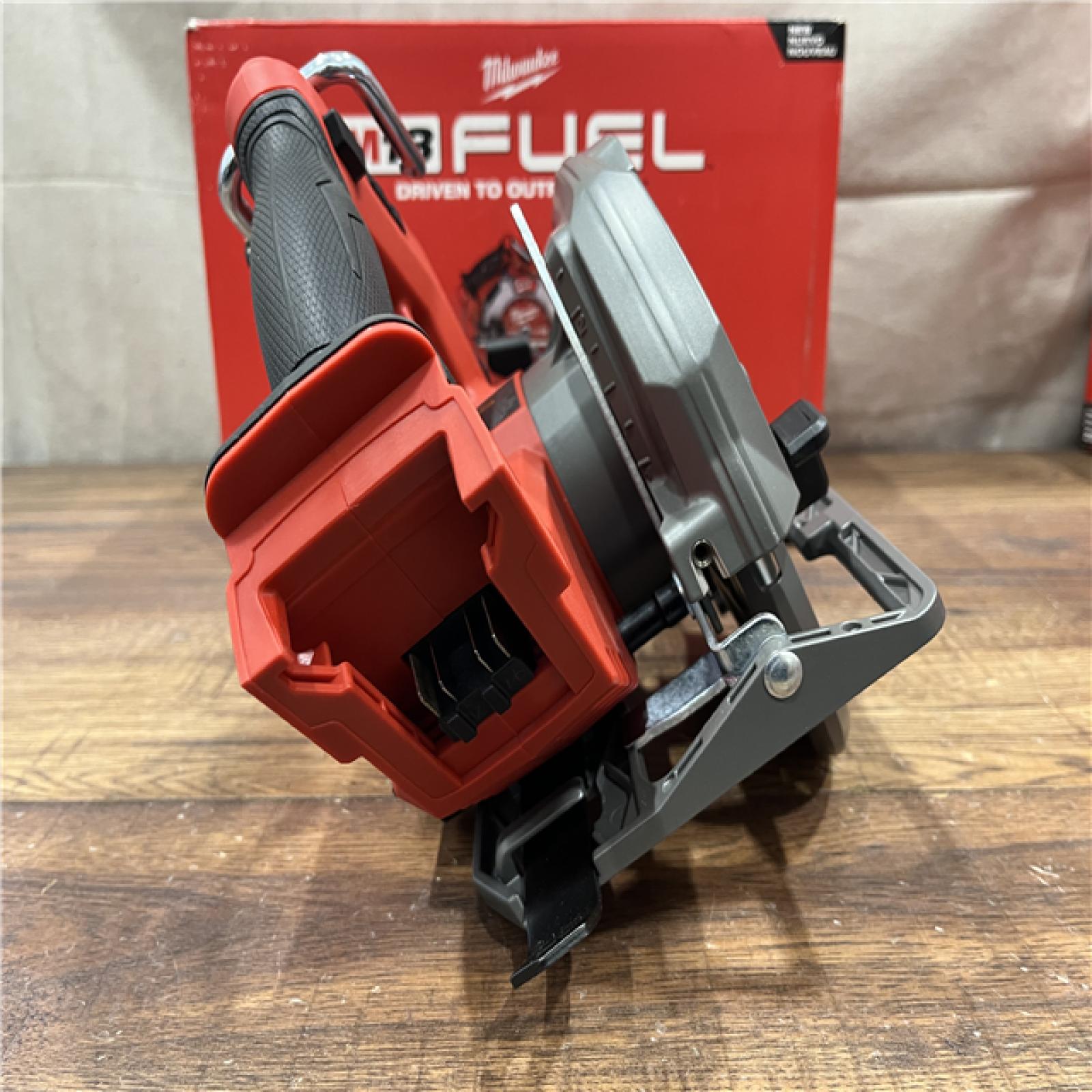 AS-IS Milwaukee Tools M18 FUEL 7-1/4 Circular Saw (Tool Only) 2834-20