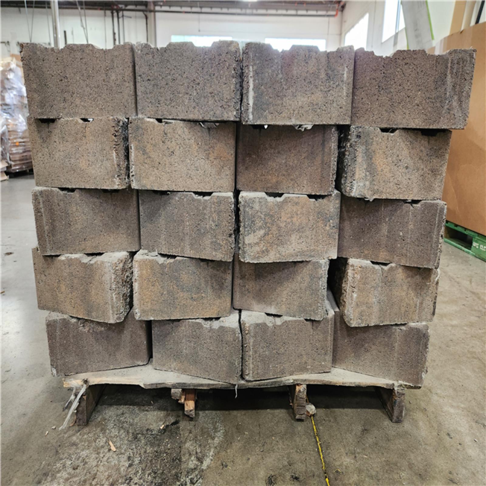 Phoenix Location Pavestone ProMuro 6 in. x 18 in. x 12 in. Winter Blend Concrete Retaining Wall Block (40 Pcs. / 30 sq. ft. / Pallet)