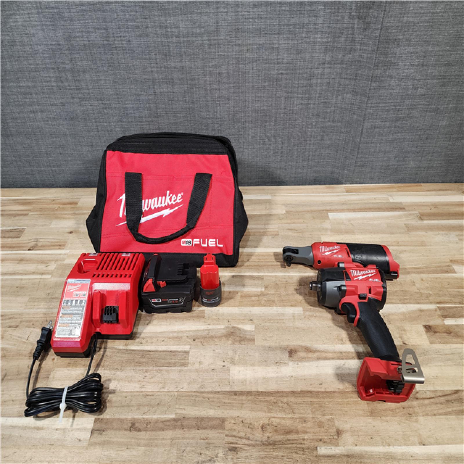 HOUSTON LOCATION - AS-IS MILWAUKEE 2 TOOL COMBO KIT W/ (2) BATTERY & CHARGER