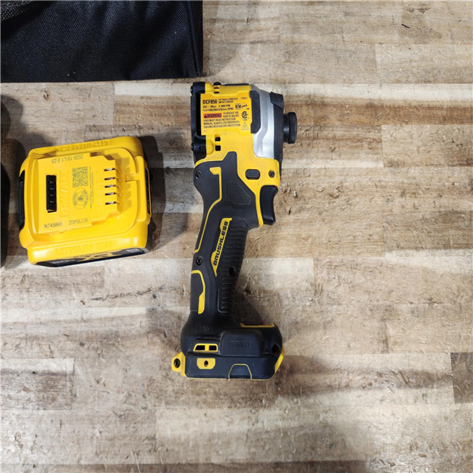HOUSTON LOCATION - AS - IS DEWALT ATOMIC 20V MAX Lithium-Ion Cordless 1/4 in. Brushless Impact Driver Kit