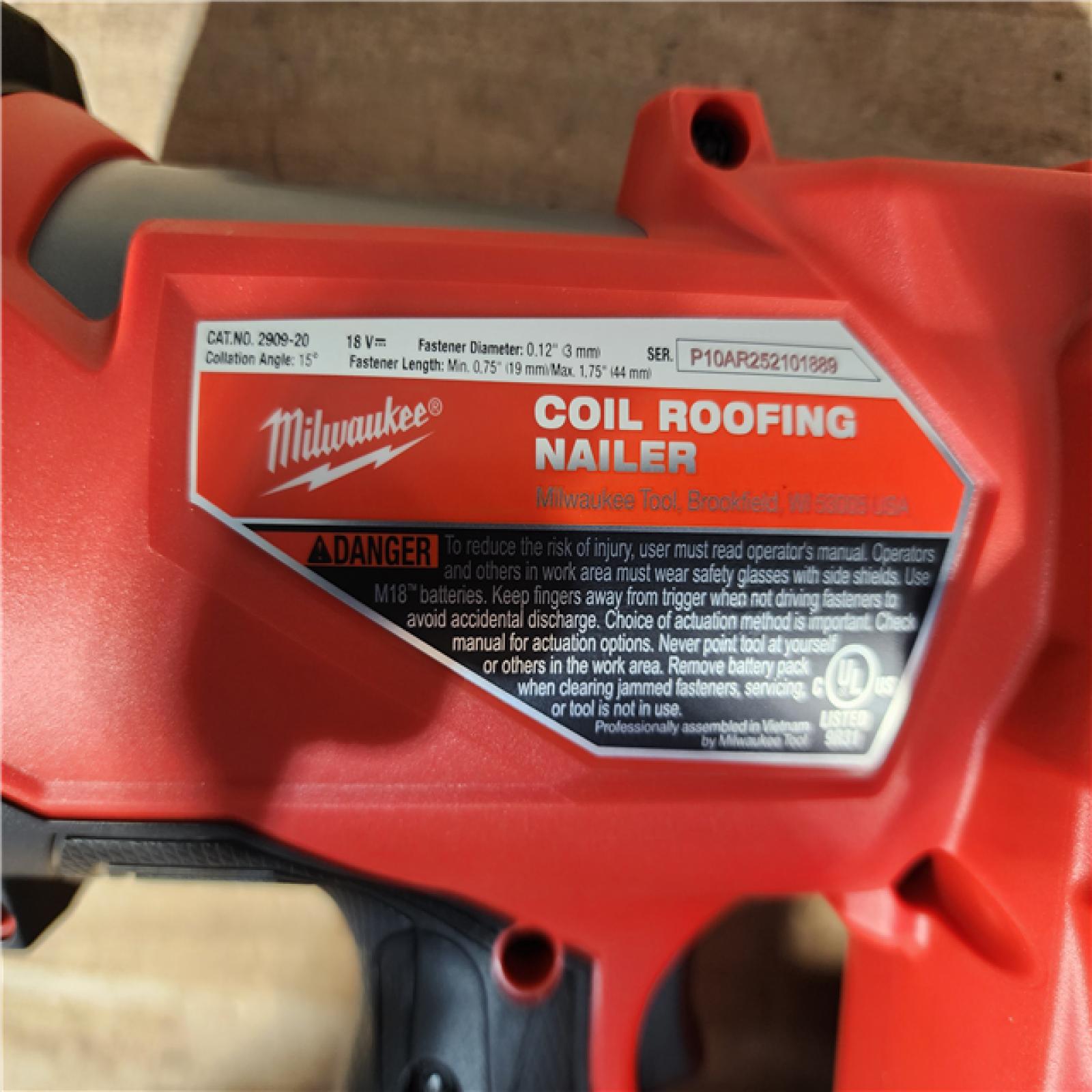 HOUSTON LOCATION - AS-IS (APPEARS LIKE NEW) Milwaukee FUEL 18-Volt Lithium-Ion Brushless Cordless Coil Roofing Nailer (Tool Only)