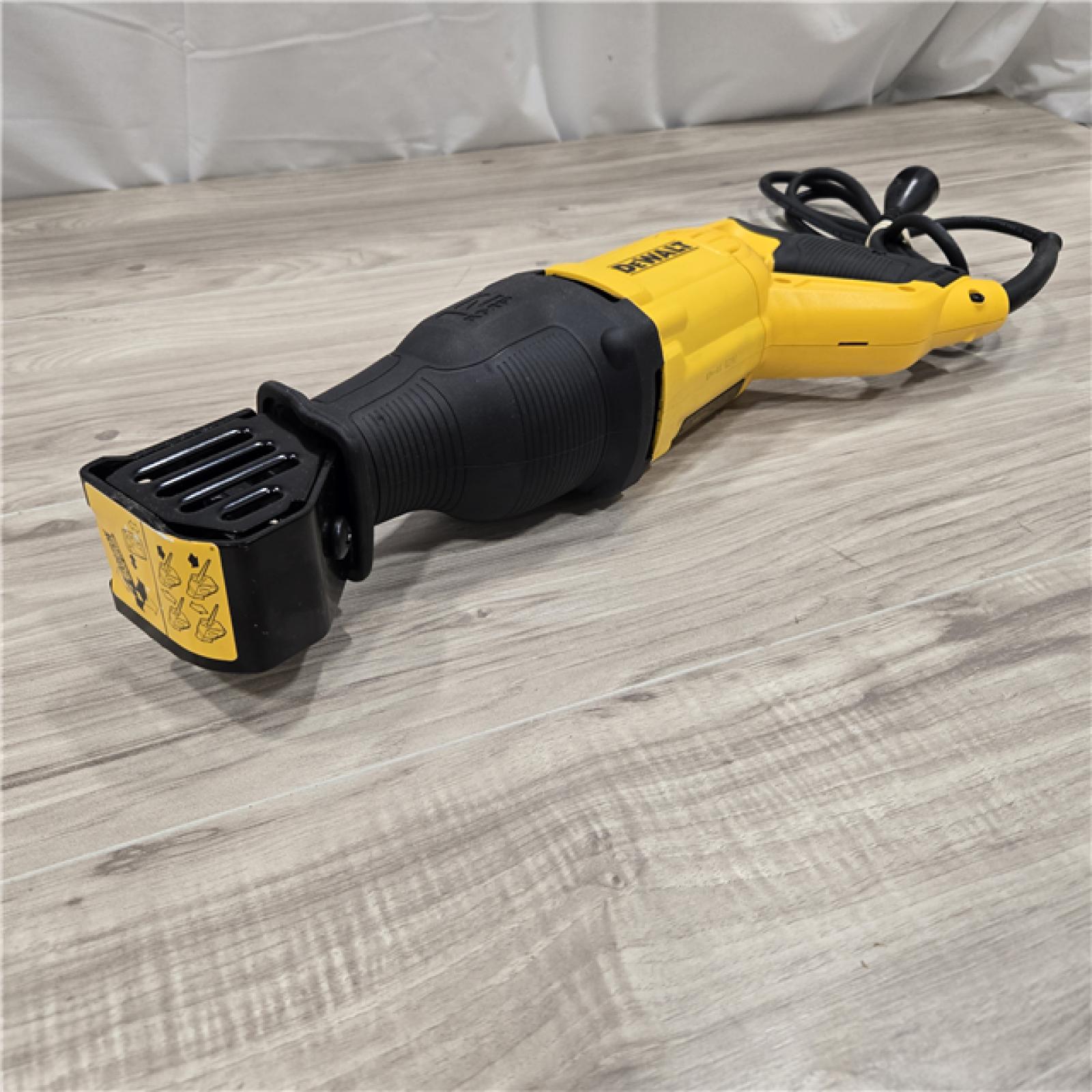 GOOD! - DEWALT DWE305 12 Amp Corded Reciprocating Saw